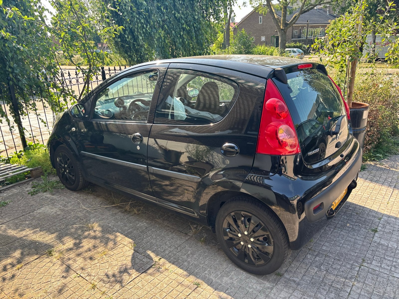 Peugeot 107 - Schadeauto voor onderdelen of reparatie, Ophalen, Zwart, Handgeschakeld, Benzine