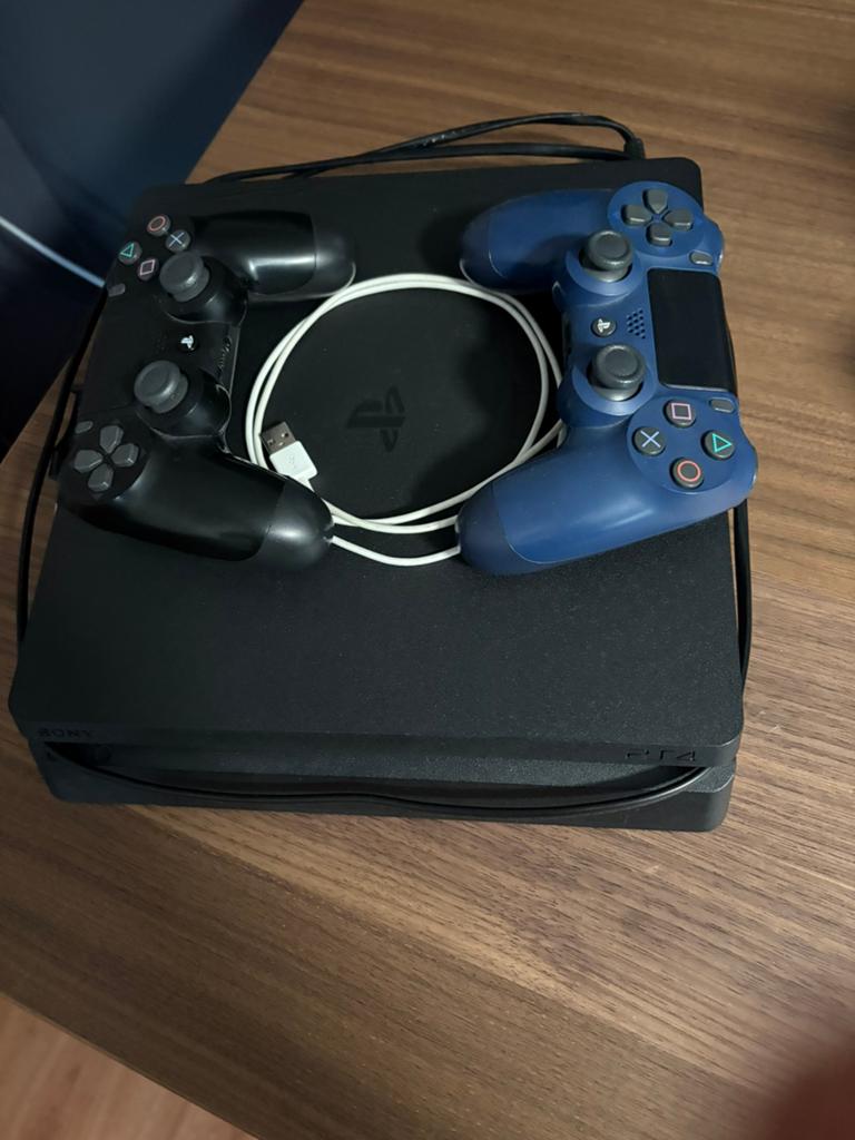 Verkoop playseat,fanatec stuur, PS4 en games, Met 2 controllers, Ophalen of Verzenden, Zo goed als nieuw, Pro