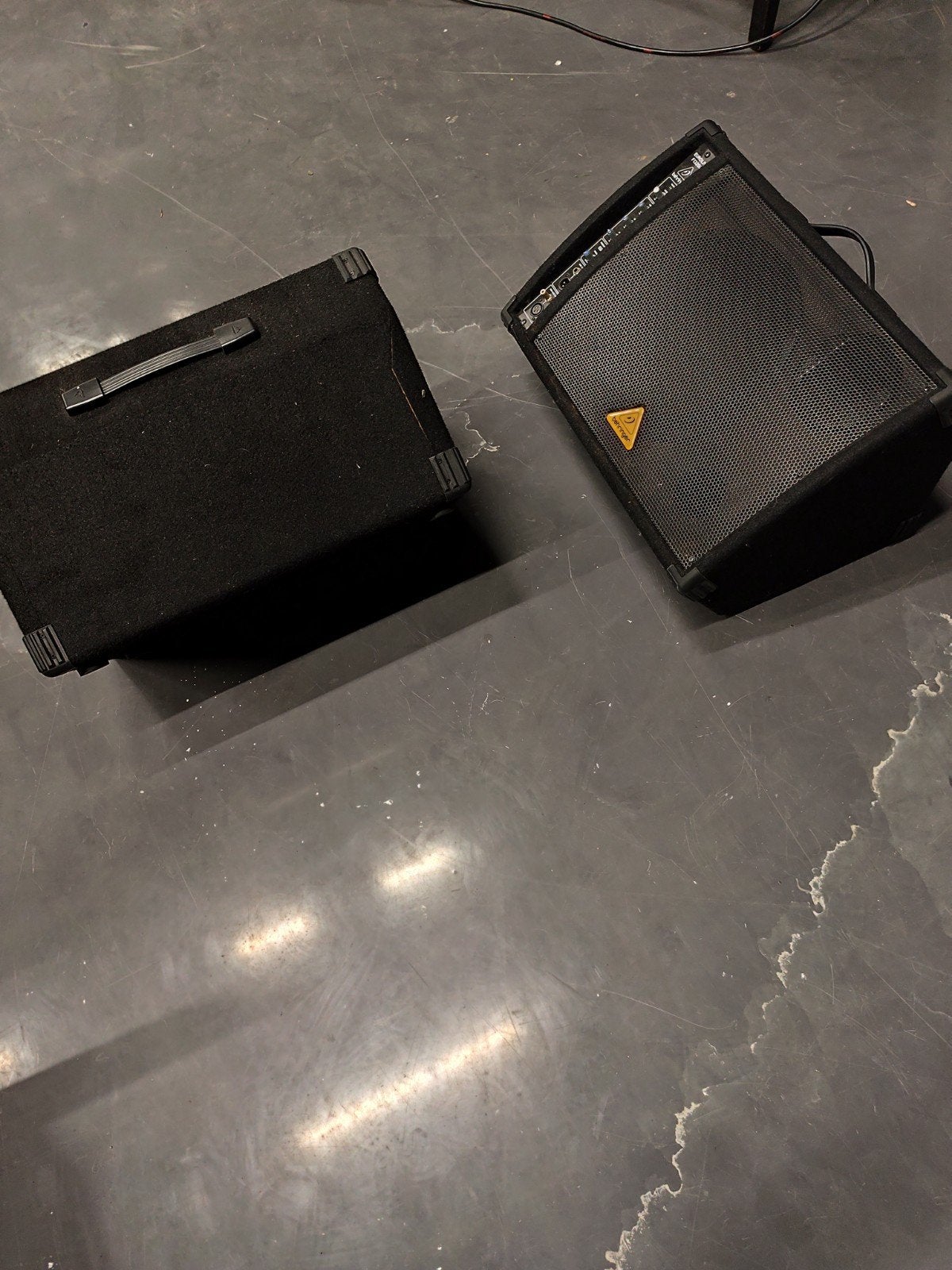 twee stuks, Behringer eurolive f1320 d monitorsysteem, Studiomonitor, Zo goed als nieuw, Ophalen, 150 watt of meer