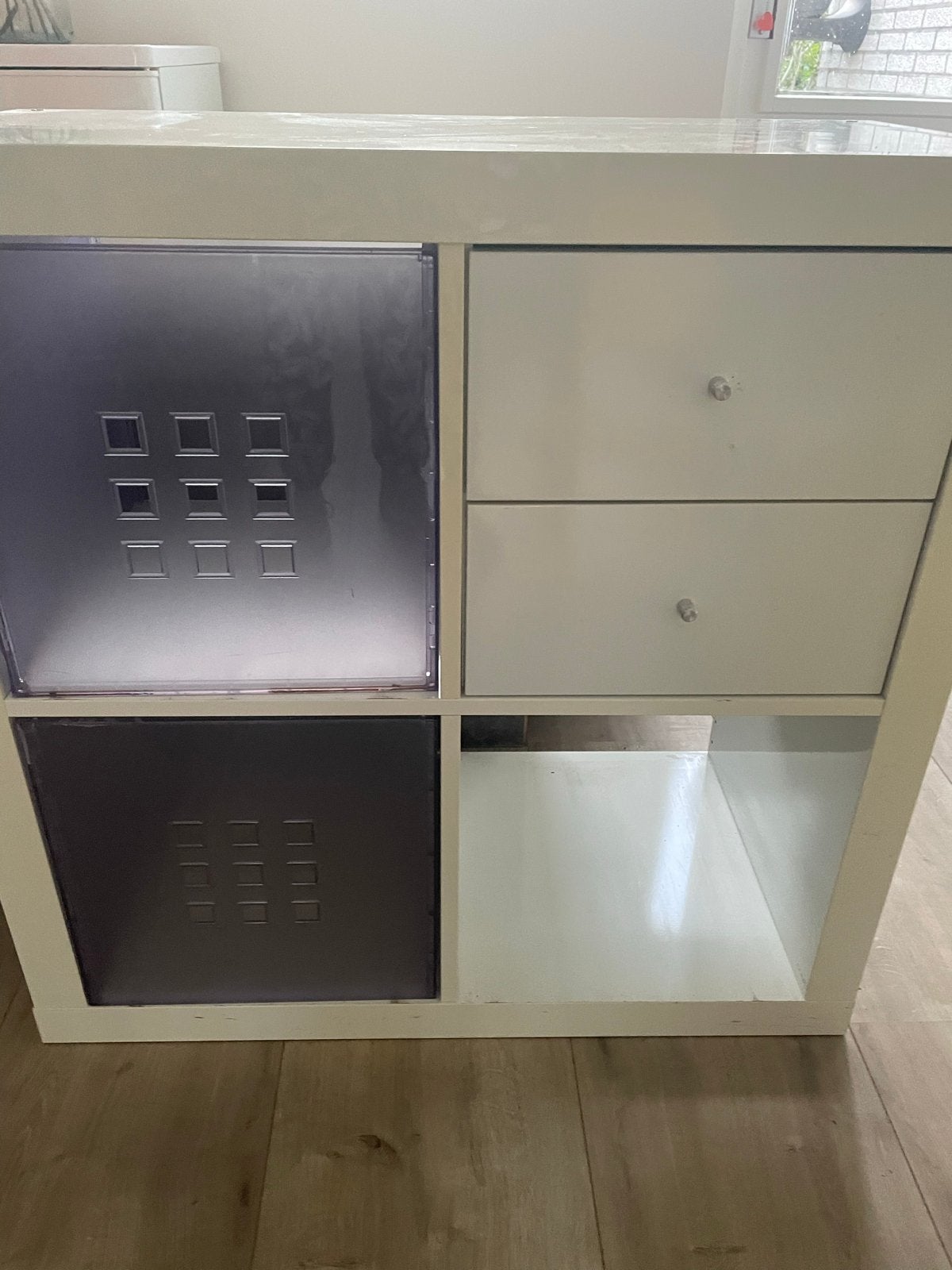 Gratis Witte Kallax kast met lades en opbergboxen, Huis en Inrichting, Zo goed als nieuw, Minder dan 100 cm, Met lade(s), 25 tot 50 cm