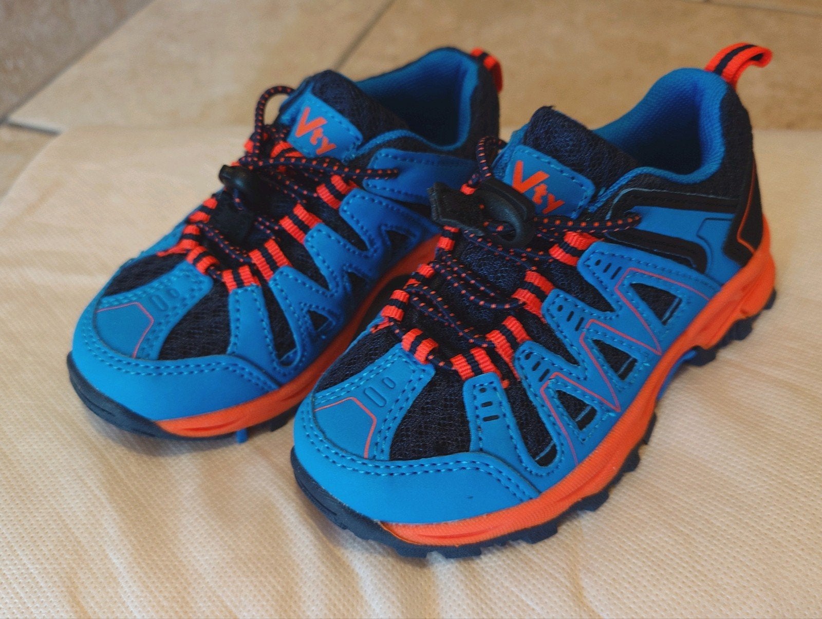 Nieuwe Vty sportschoenen maat 25, Ophalen, Nieuw, Vty, Jongen of Meisje