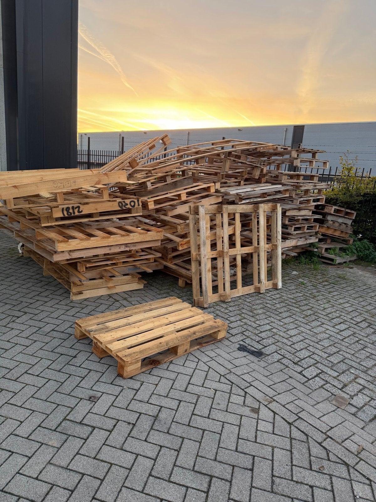 Gratis stookhout: Wegwerp pallets (heftruck laden) (m2449004945) — Hout ...