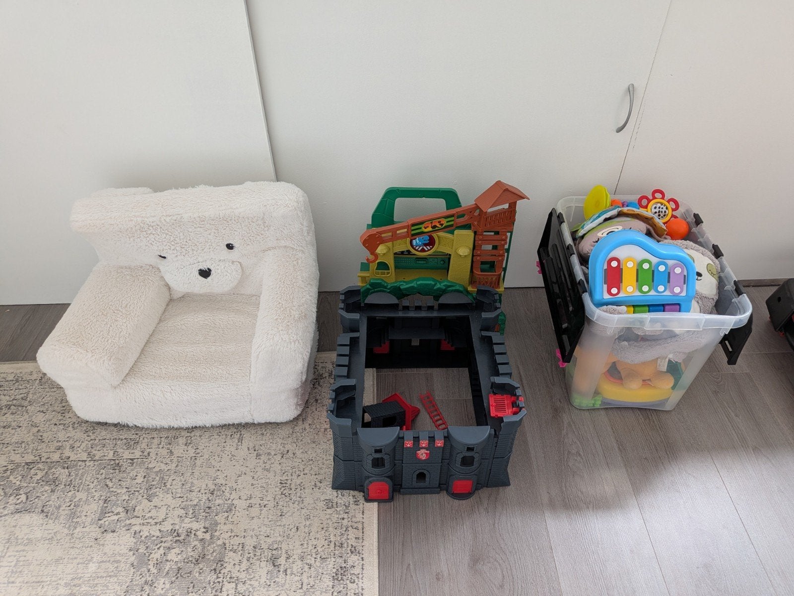 Kinderstoel, speelgoedkasteel en speelgoedkist, Ophalen, Gebruikt, Jongen of Meisje