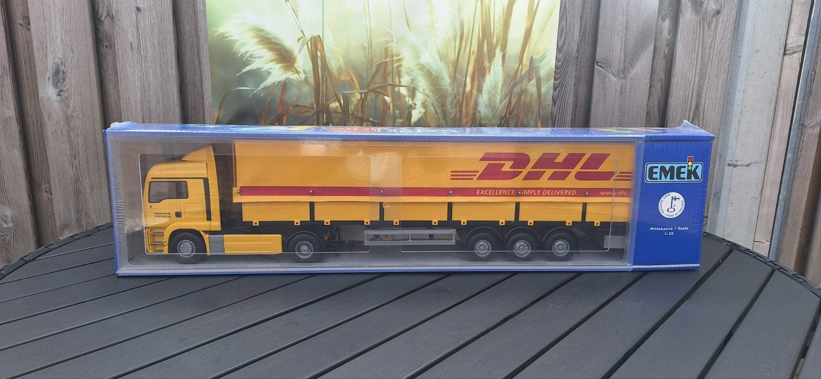 DHL Vrachtwagen Model 1:25 in Originele Verpakking, Hobby en Vrije tijd, Groter dan 1:32, Nieuw, Truck, Ophalen