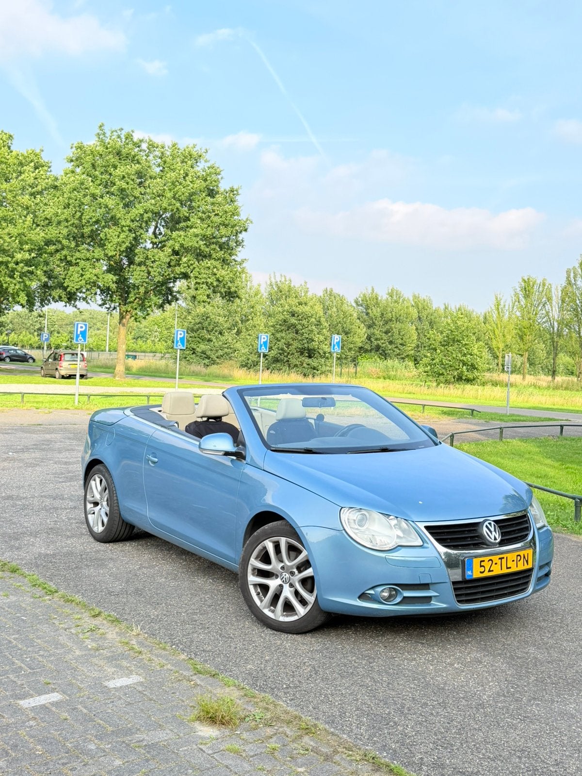 Volkswagen Eos 2.0 16V FSI 110KW 2006 Blauw, Auto's, Volkswagen, Voorwielaandrijving, 4 cilinders, Origineel Nederlands, 75 €/maand
