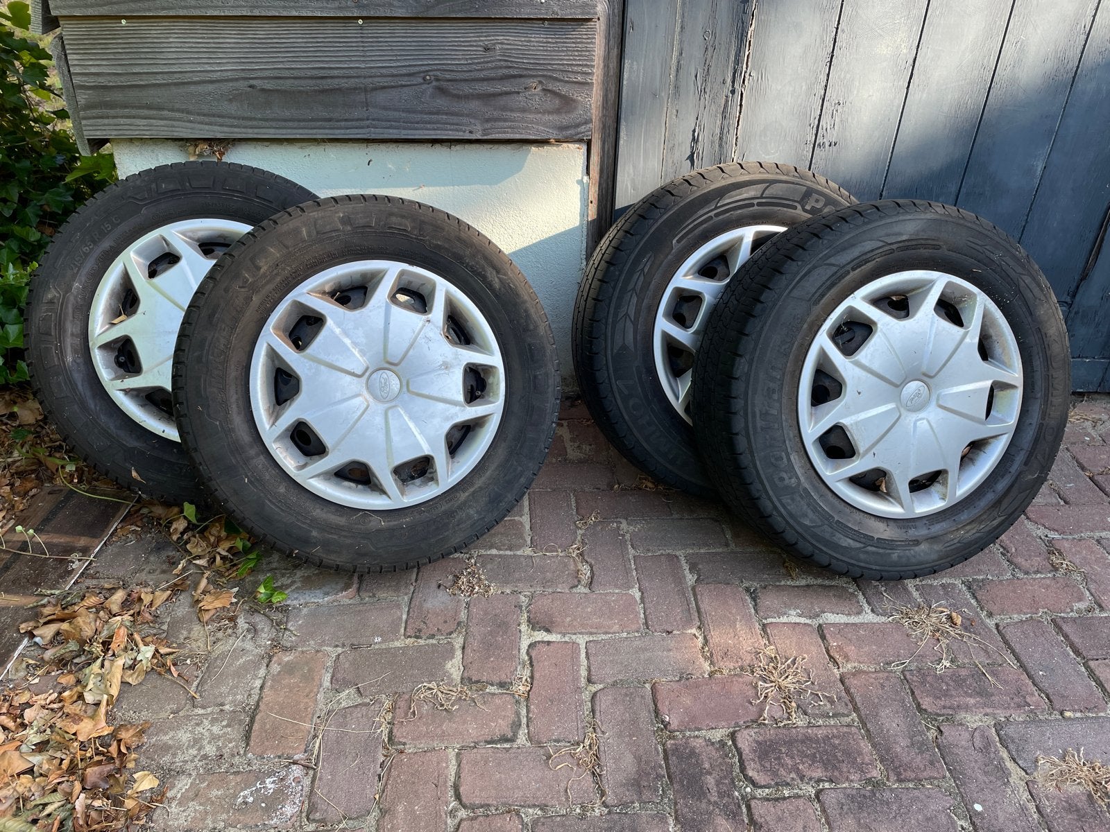 Set gebruikte  all-season banden/velgen Ford Transit Custom, Ophalen, 15 inch, Banden en Velgen, All Season