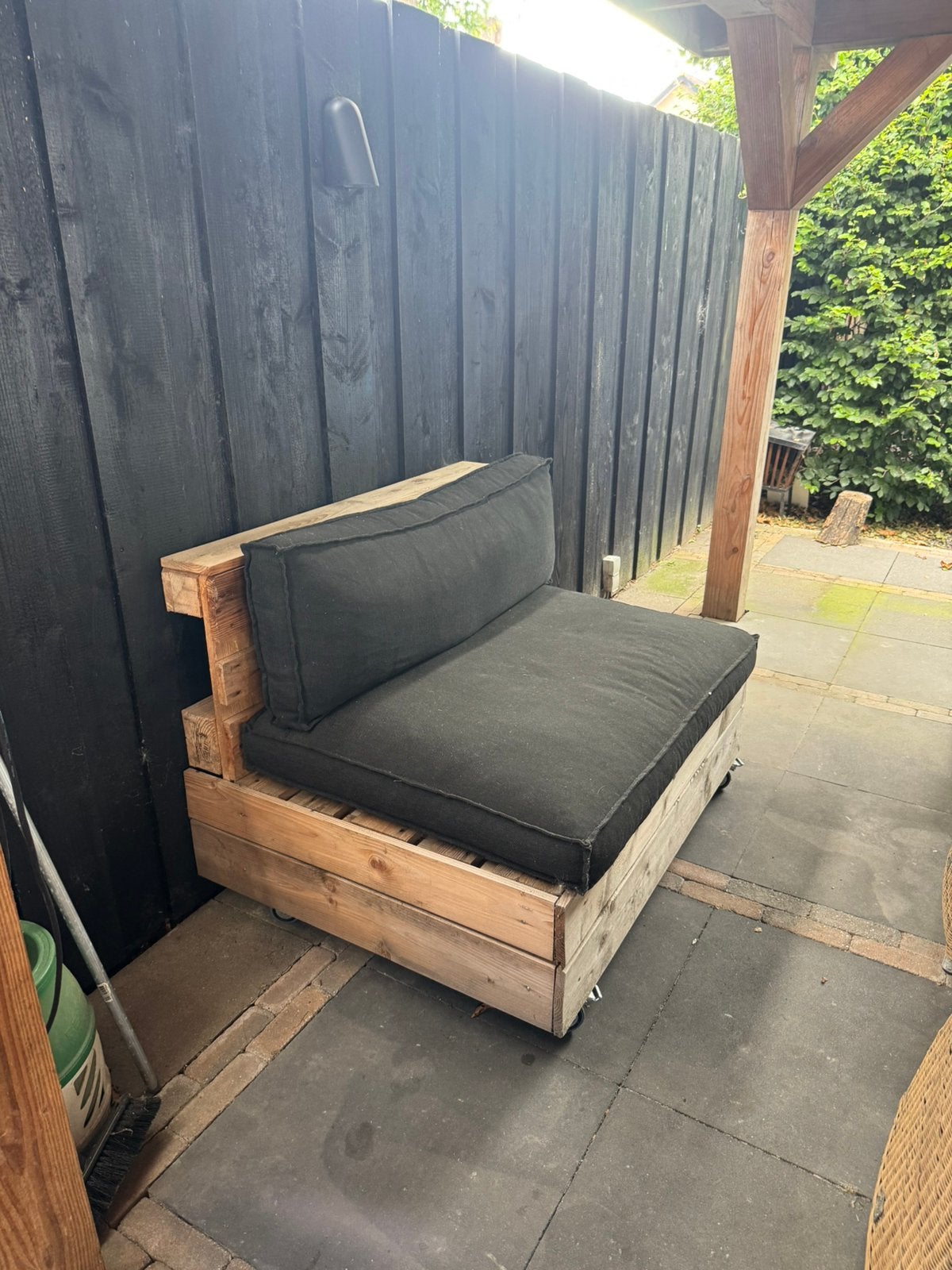 Pallet bank incl. zwarte kussens, Gebruikt, Steigerhout, Loungeset, Bank