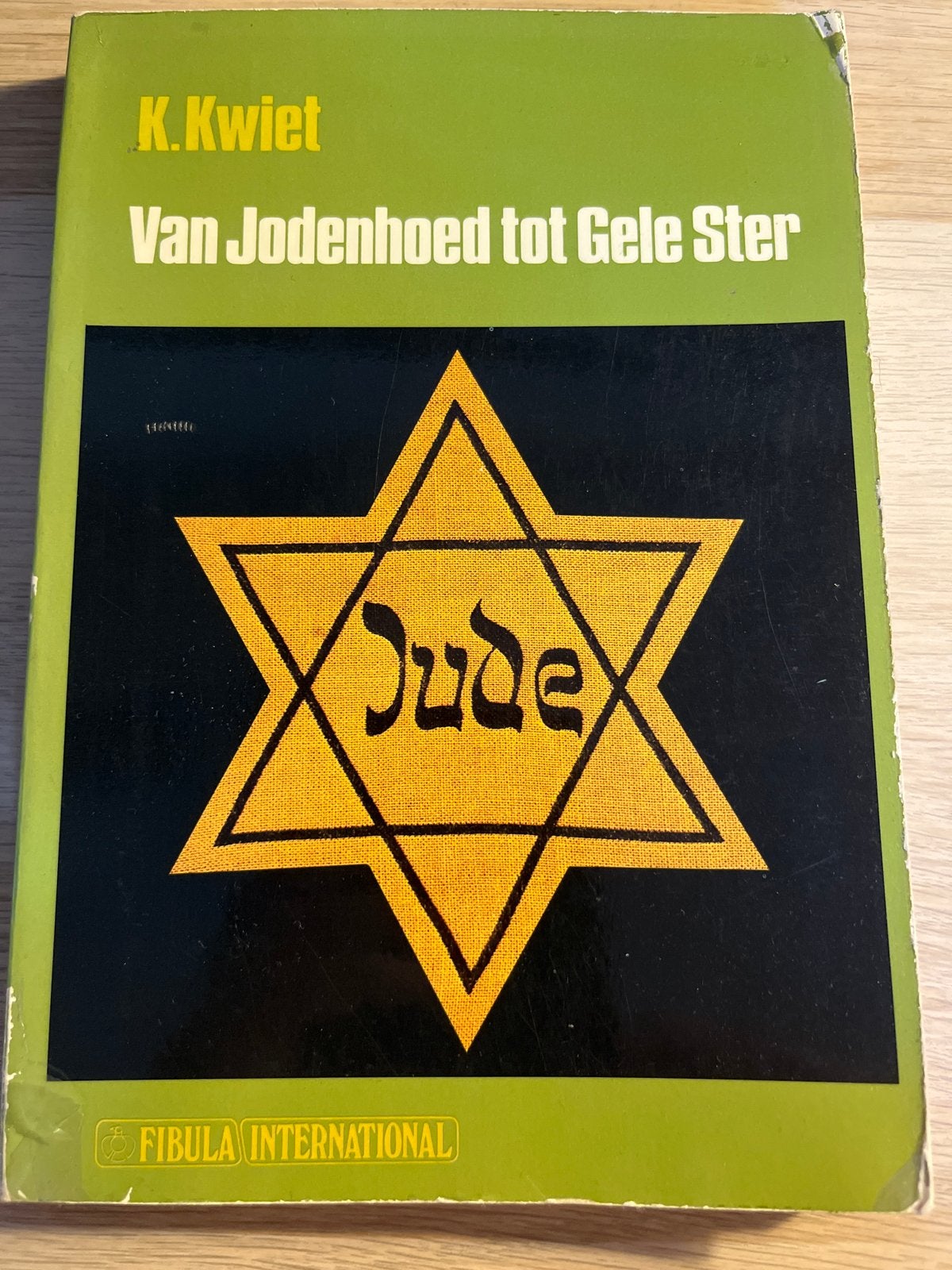 Van Jodenhoed tot Gele Ster - K. Kwiet (Geschiedenis), Boeken, Ophalen of Verzenden, 20e eeuw of later, Gelezen