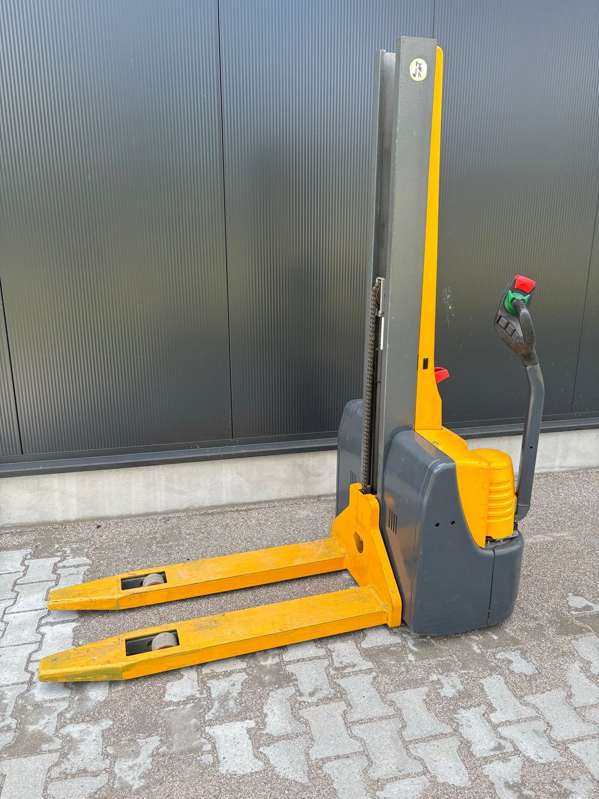 Jungheinrich elektrische Stapelaar 1000 kg nieuwe accu’s, Zakelijke goederen, Machines en Bouw | Heftrucks en Intern transport