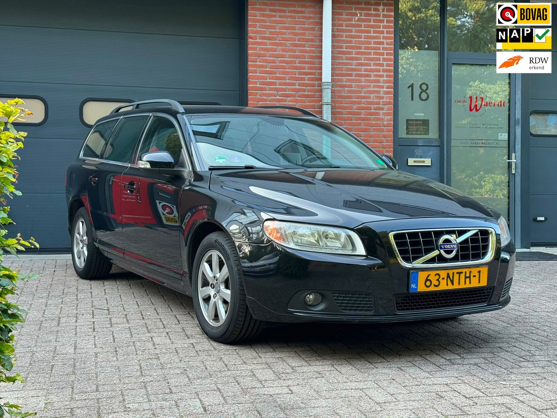Volvo V70 2.0T Kinetic|Atomaat|Airco Climate|Dealer Onderhou, Euro 5, 4 cilinders, Zwart, 1558 kg