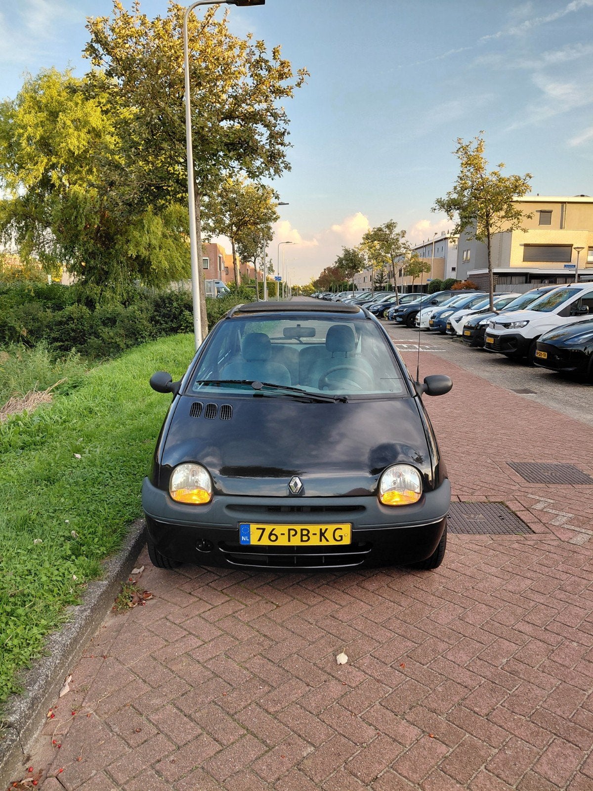 Renault Twingo 1.2 16V Privilege 69.906 km 2004 Zwart, Auto's, Voorwielaandrijving, 4 cilinders, 4 stoelen, Zwart
