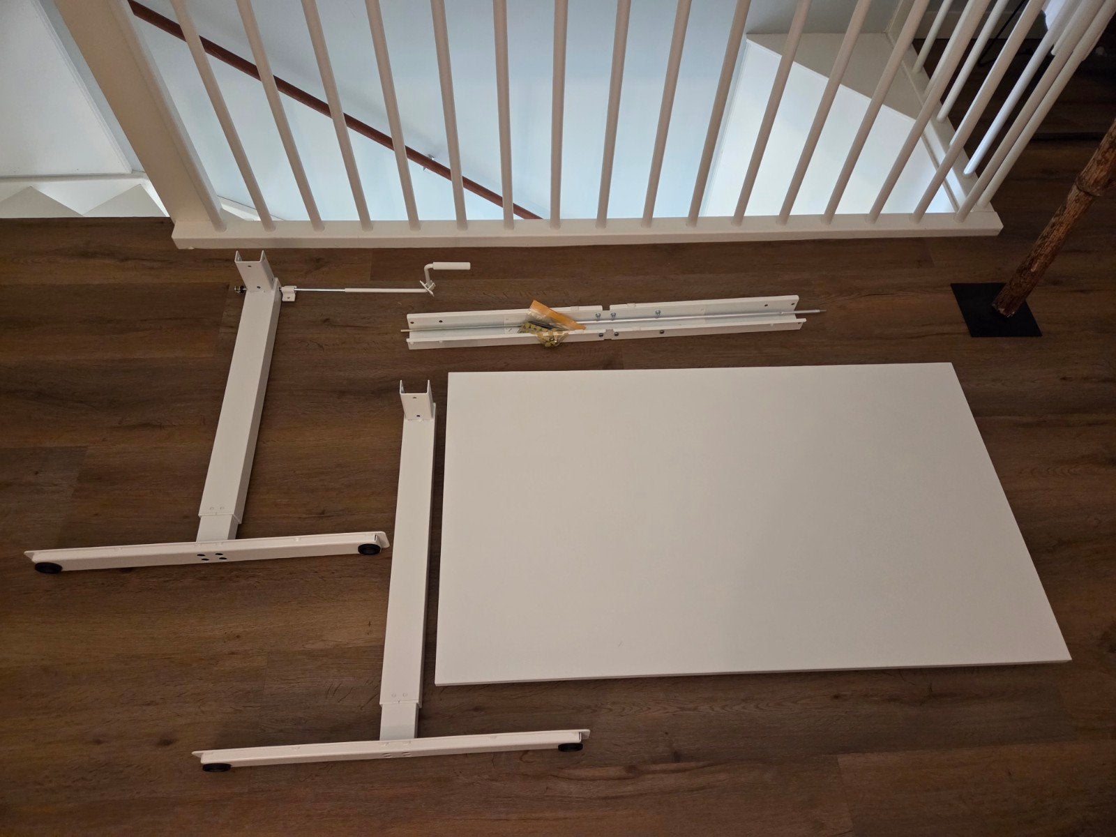 IKEA TROTTEN Zit-sta bureau met wit tafelblad, Huis en Inrichting, Ophalen, Zit-sta bureau, Spaanplaat of MDF, In hoogte verstelbaar