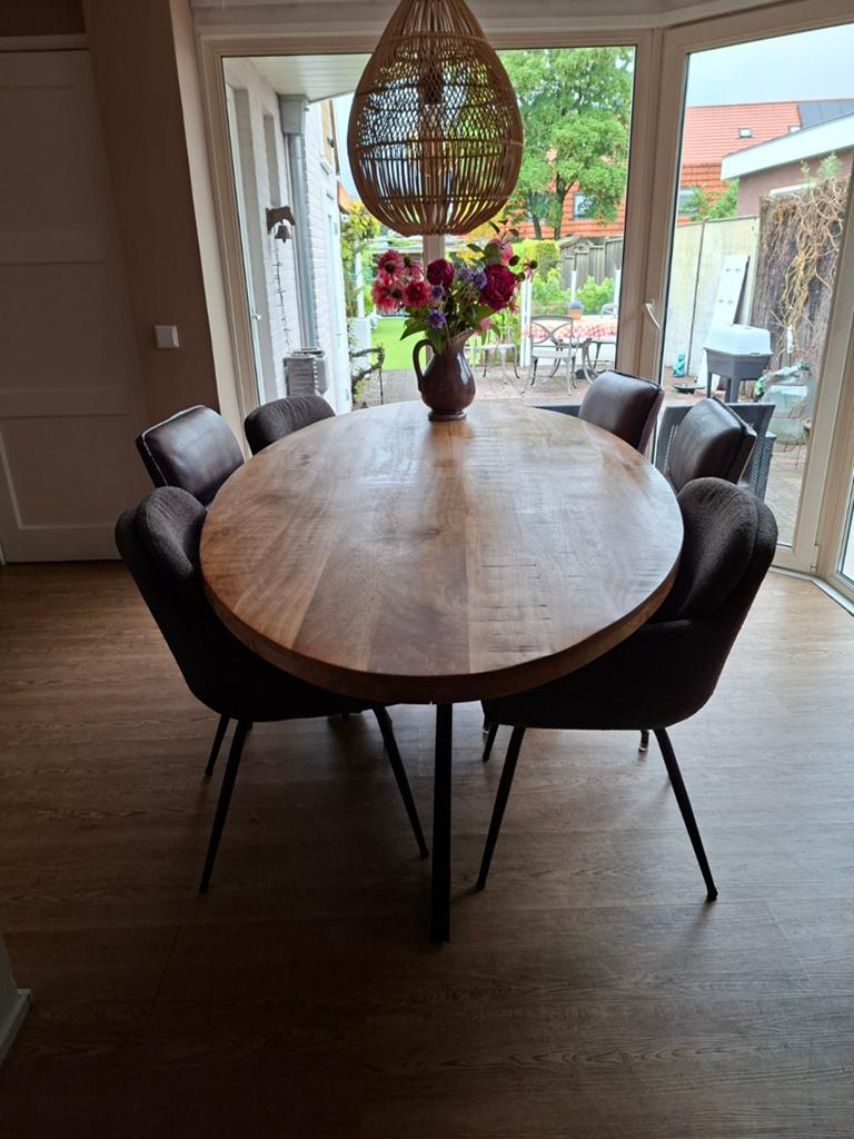 Ovale eettafel van mangohout met metalen onderstel, Overige houtsoorten, 100 tot 150 cm, 200 cm of meer, Ophalen of Verzenden