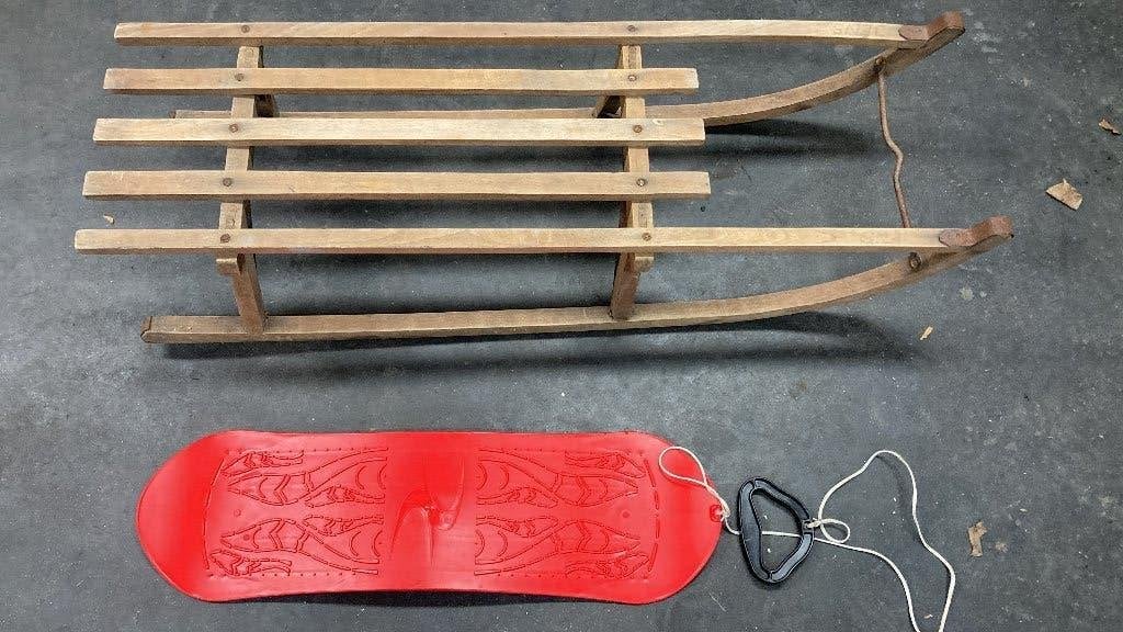 Slee van hout en mini snowbord in goede staat., Kinderen en Baby's, Speelgoed | Buiten | Sleeën, Ophalen, Gebruikt