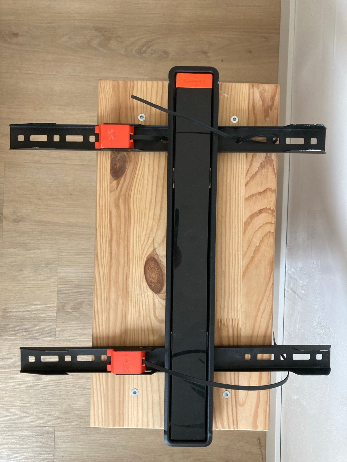 Vogel's WALL 3205 BLACK TV-beugel - Max 50kg, Ophalen, Gebruikt