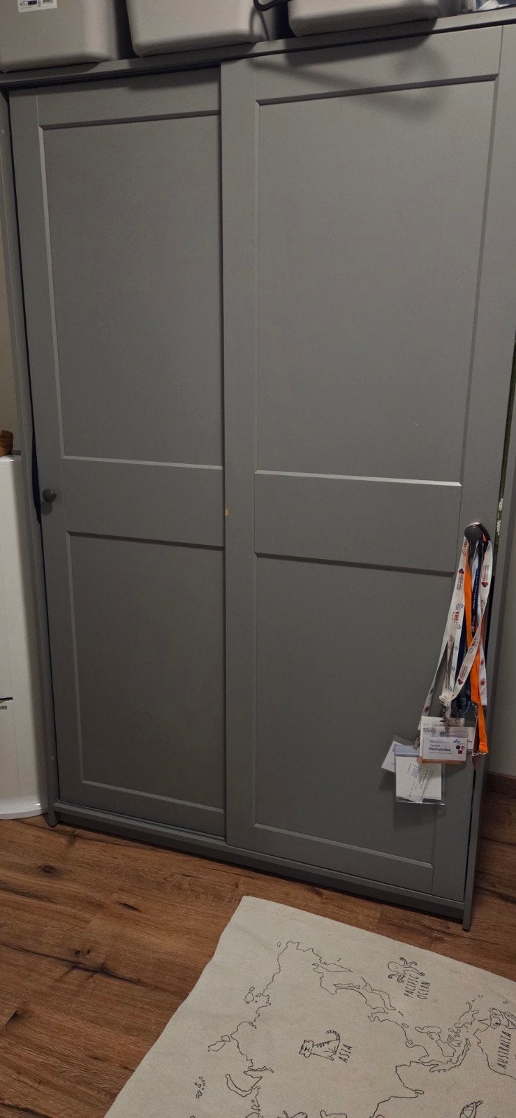 IKEA HAUGA kledingkast met schuifdeuren, grijs, Ophalen, Met deur(en), Gebruikt, 100 tot 150 cm