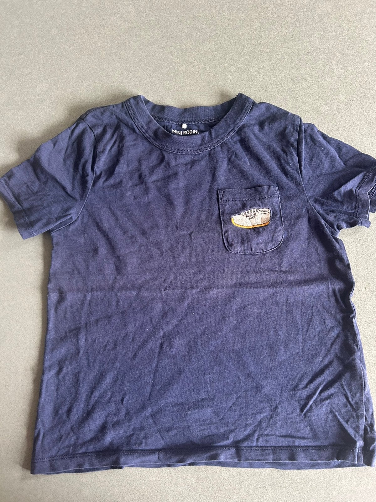 Mini Rodini t-shirt 128/134 donkerblauw, Ophalen of Verzenden, Zo goed als nieuw, Jongen of Meisje, Shirt of Longsleeve