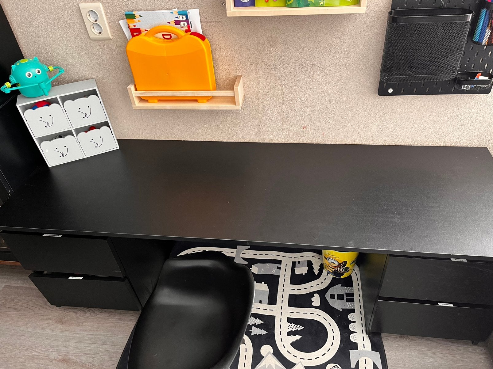Kinderbureau met 2 kastjes + stoel, Kinderen en Baby's, Ophalen of Verzenden, Gebruikt, Tafel(s) en Stoel(en)