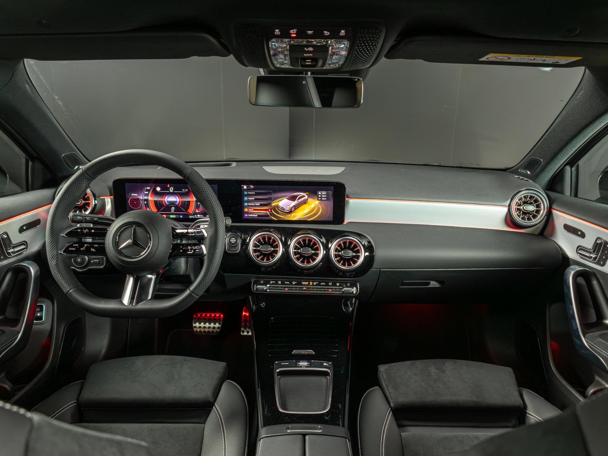 Mercedes-Benz A-Klasse Hatchback 250 e Business Solution AMG, Auto's, Mercedes-Benz, Dealer onderhouden, 4 cilinders, 163 pk, Bedrijf