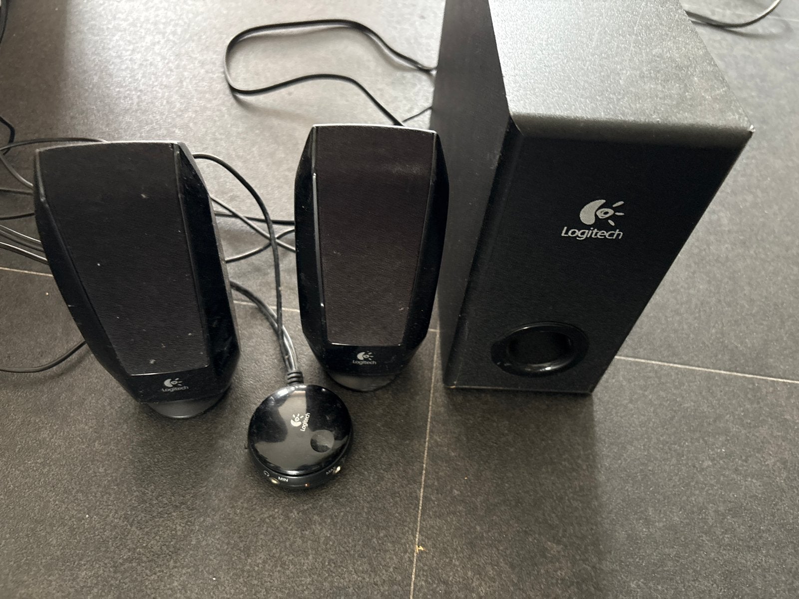 Logitech S-220 2.1 Geluidssysteem voor PC, Computers en Software, Pc speakers, Gebruikt, Audiokanaal 2.1, Ophalen