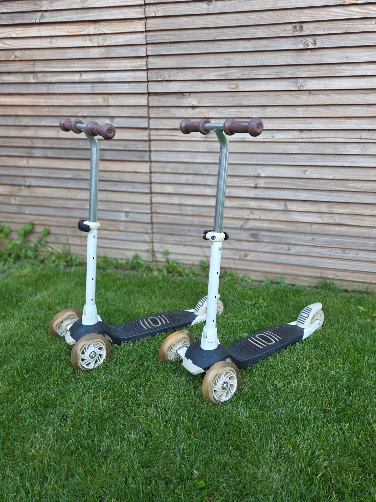 Twee kindersteppen van Decatlon
Met drie wielen en led verl, Ophalen, Gebruikt, Gewone step