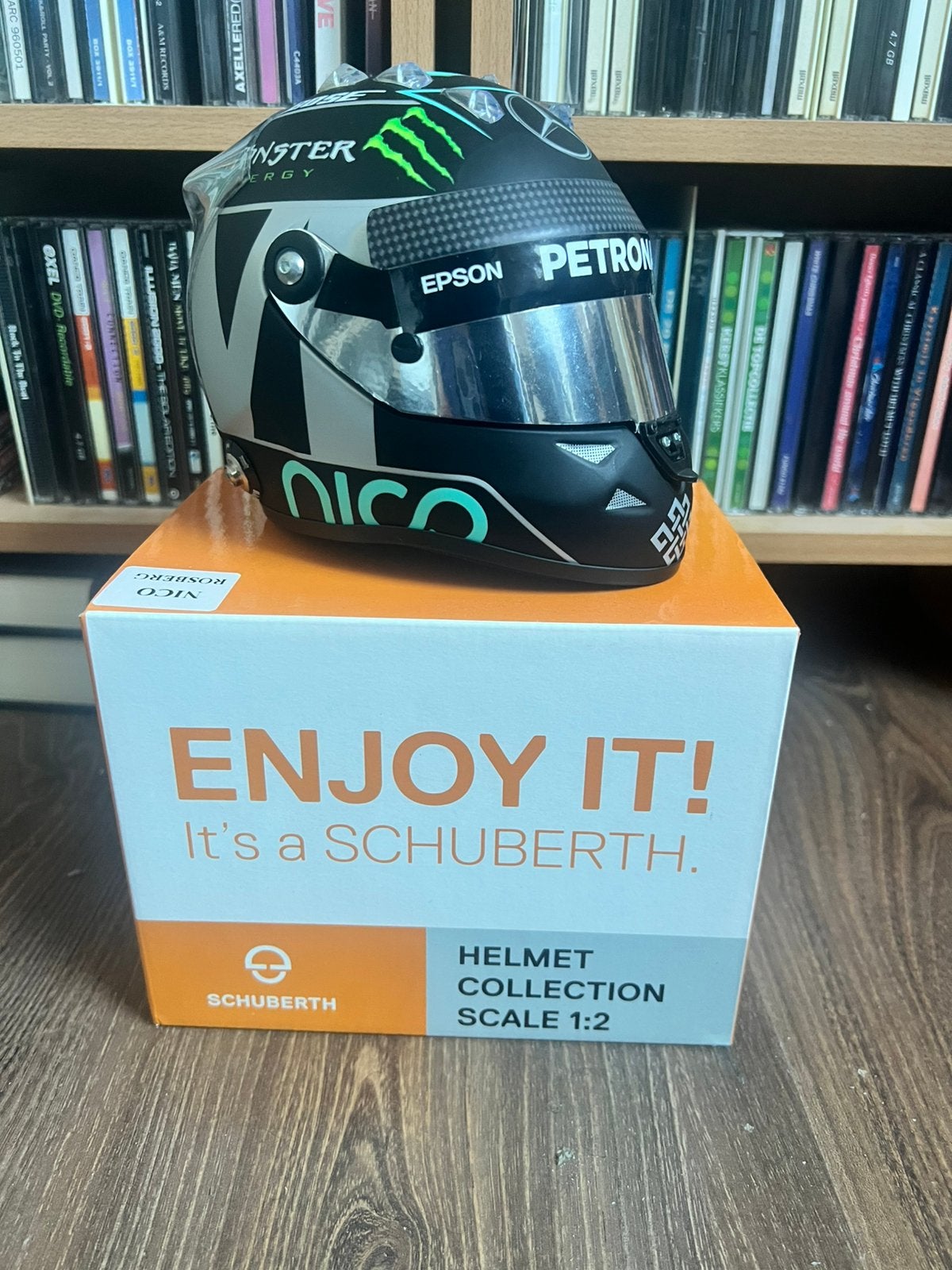 Nico Rosberg 2016 Schuberth 1/2 helm met upgrades, Ophalen of Verzenden, Zo goed als nieuw, Formule 1