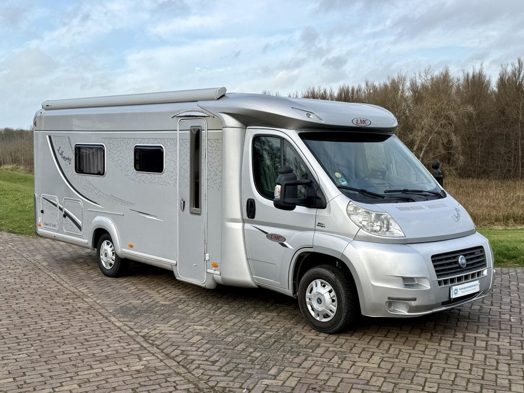 LMC Liberty TI 7100, lengtebed, maxxfenn, Ringverwarming, Afzuigkap, 7 tot 8 meter, Tot en met 3