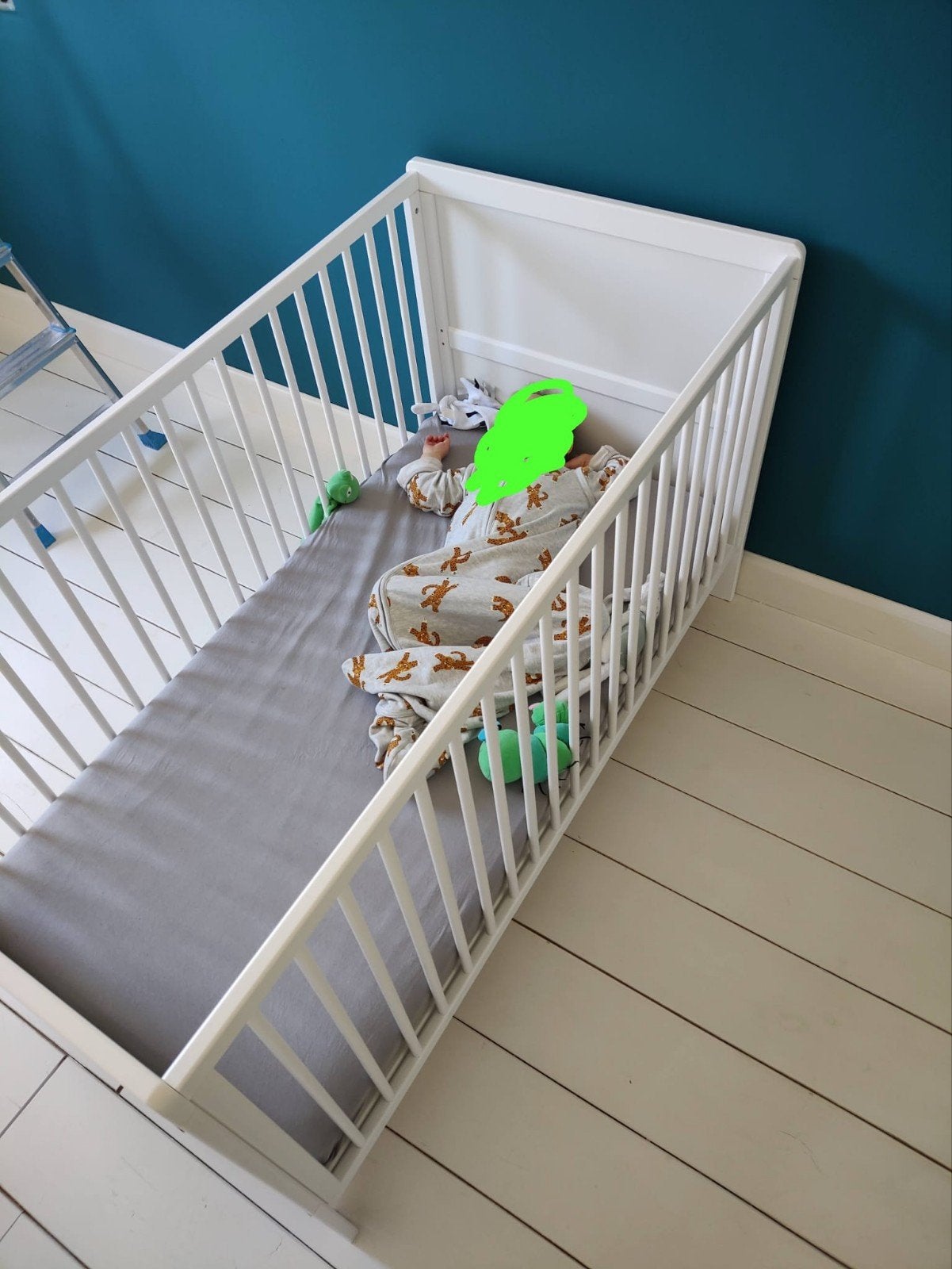 Peuterbed inclusief matras - Wit, Kinderen en Baby's, Kinderkamer | Bedden, Ophalen, Gebruikt, 70 tot 85 cm, 140 tot 160 cm