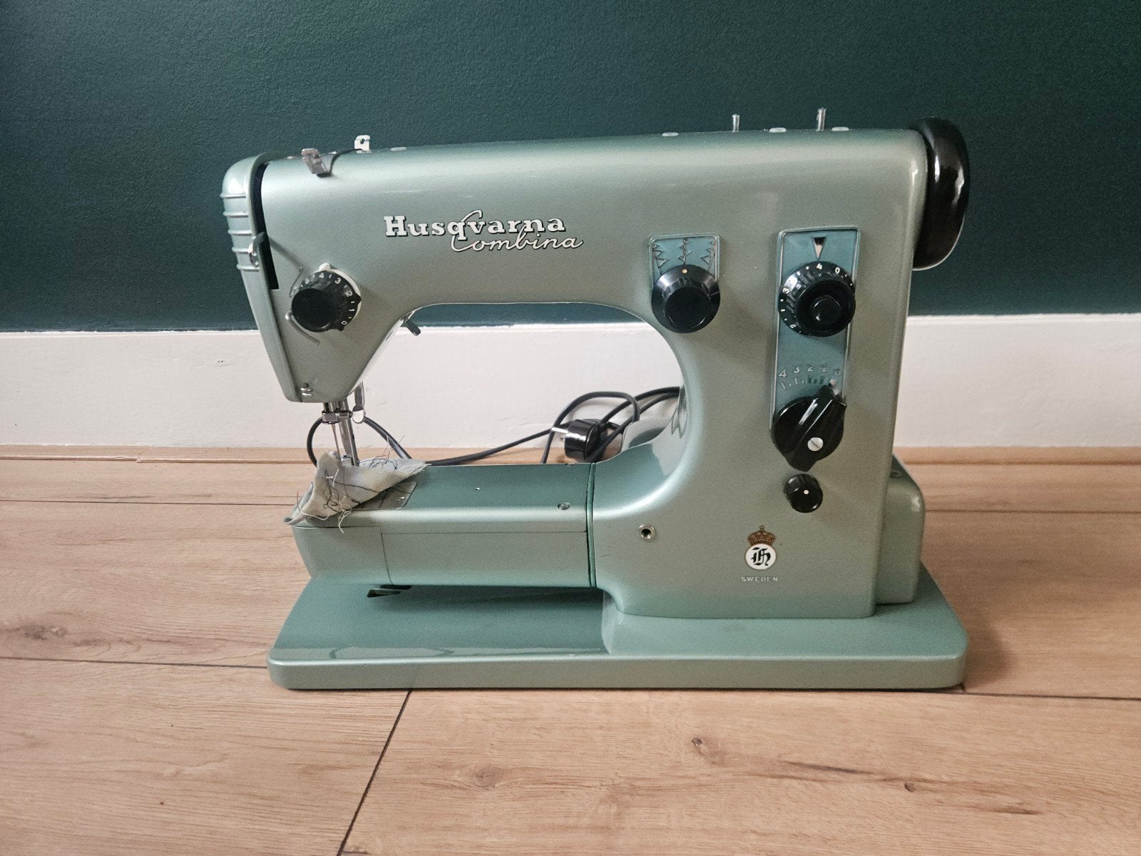 Husqvarna Combina Naaimachine - Vintage Model, Hobby en Vrije tijd, Naaimachines en Toebehoren, Ophalen, Gebruikt, Naaimachine