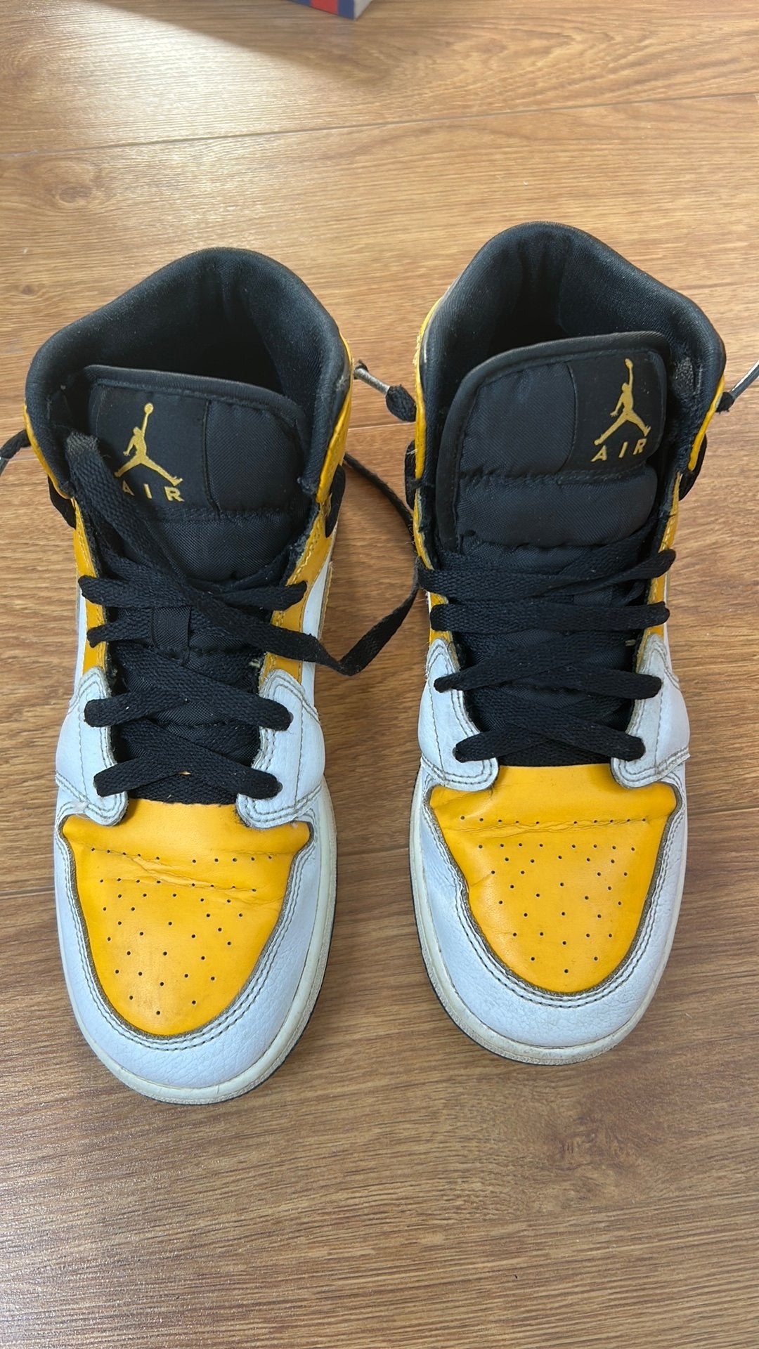 Sneakers Nike Jordens maat 39, geel zwart wit, Ophalen of Verzenden, Gedragen, Sneakers of Gympen