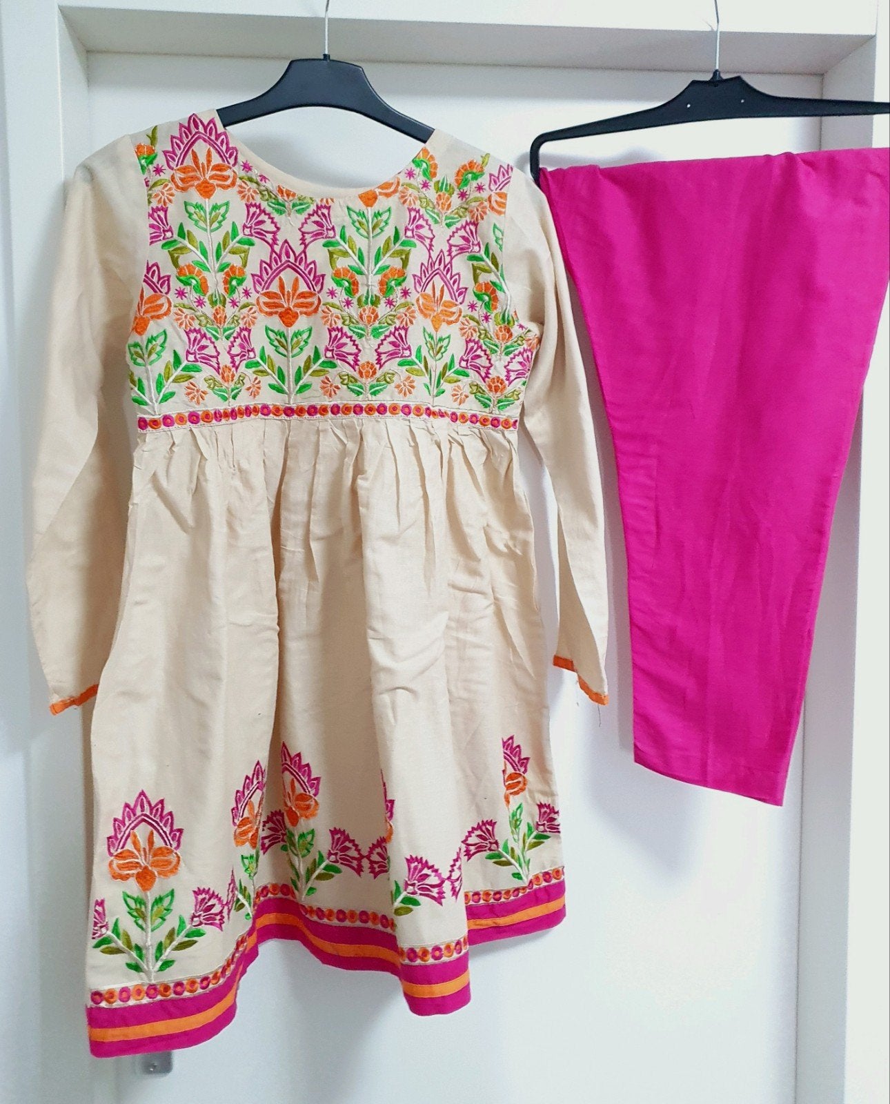 Traditionele Indiase/Pakistaanse jurk met broek - Maat S, Ophalen of Verzenden, Zo goed als nieuw, Maat 36 (S), Beige