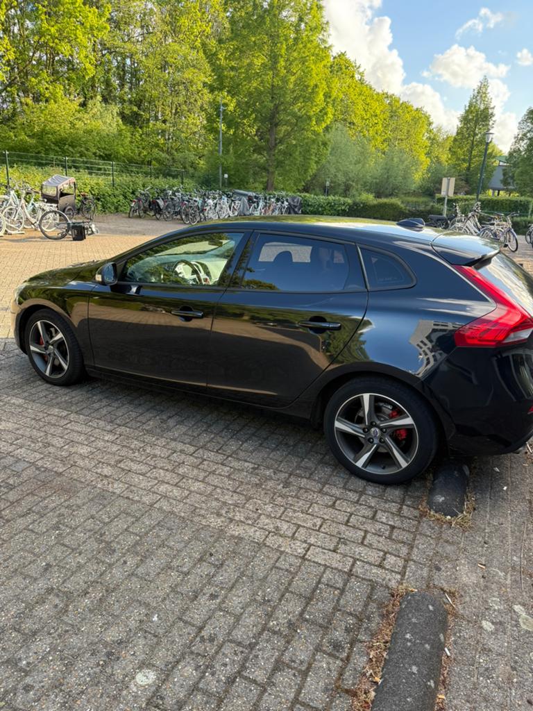 Volvo V40 2.0 D4 190PK 2014 Zwart, Voorwielaandrijving, Zwart, 30 km/l, V40