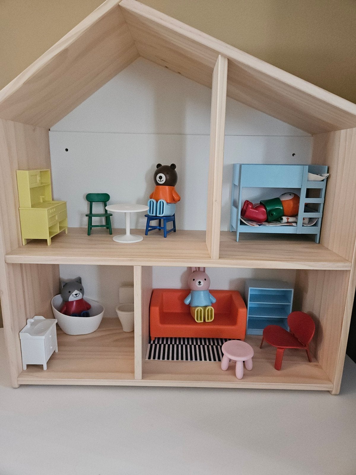 IKEA FLISAT Poppenhuis met Huset meubels en figuren, Kinderen en Baby's, Ophalen, Zo goed als nieuw, Poppenhuis