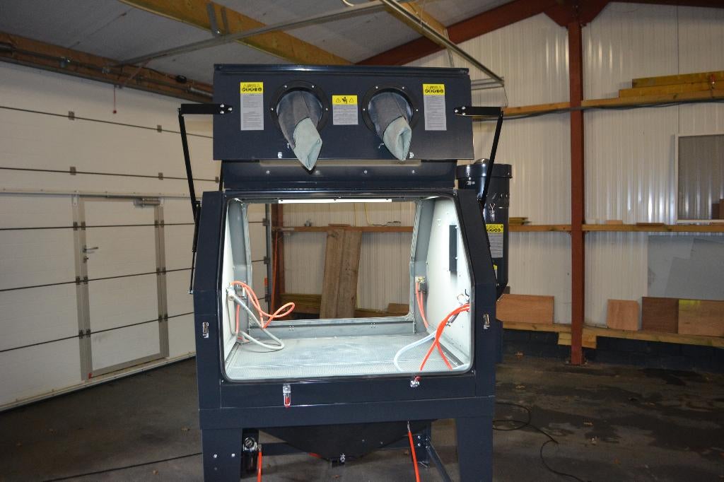 Straalcabine 1200 liter + 125 kg straalgrid, Doe-het-zelf en Verbouw, Reinigingsmachines, Ophalen, Zo goed als nieuw