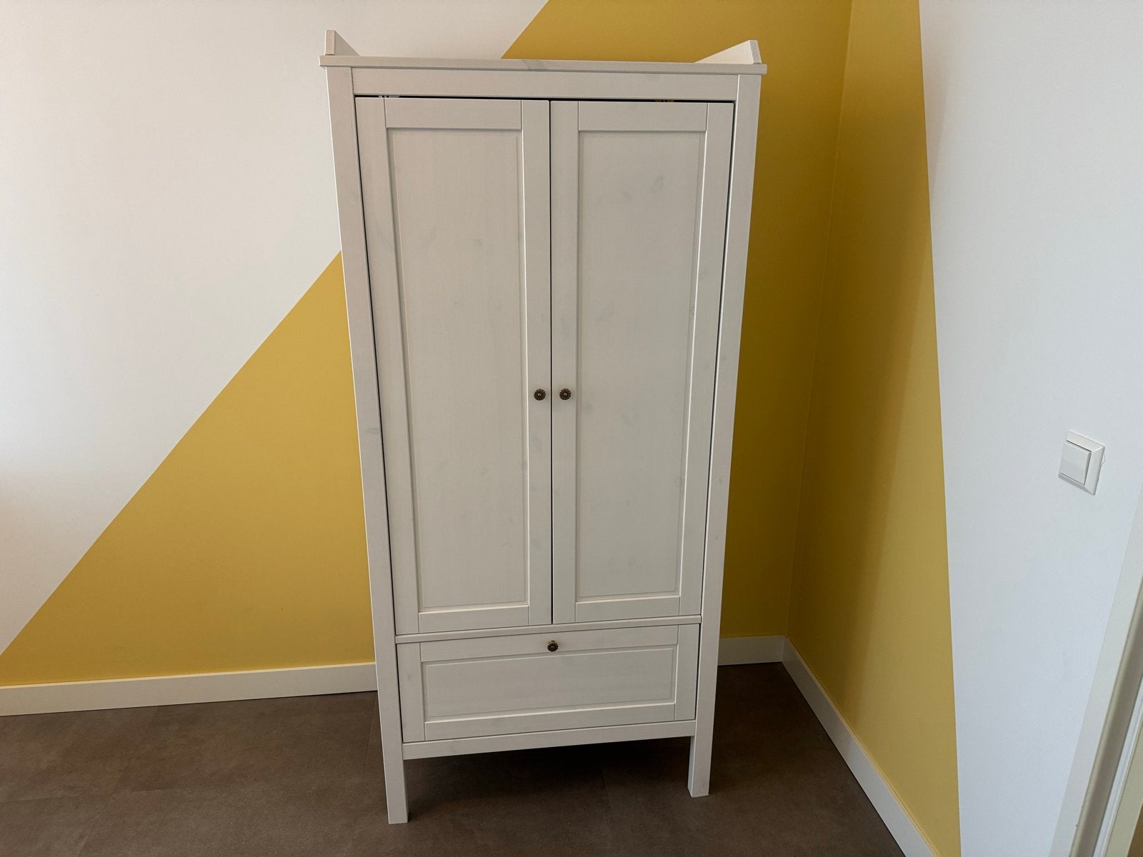 Ikea Sundvik kledingkast met nieuwe knoppen, Zo goed als nieuw, Met lade(s), 150 tot 200 cm, 25 tot 50 cm
