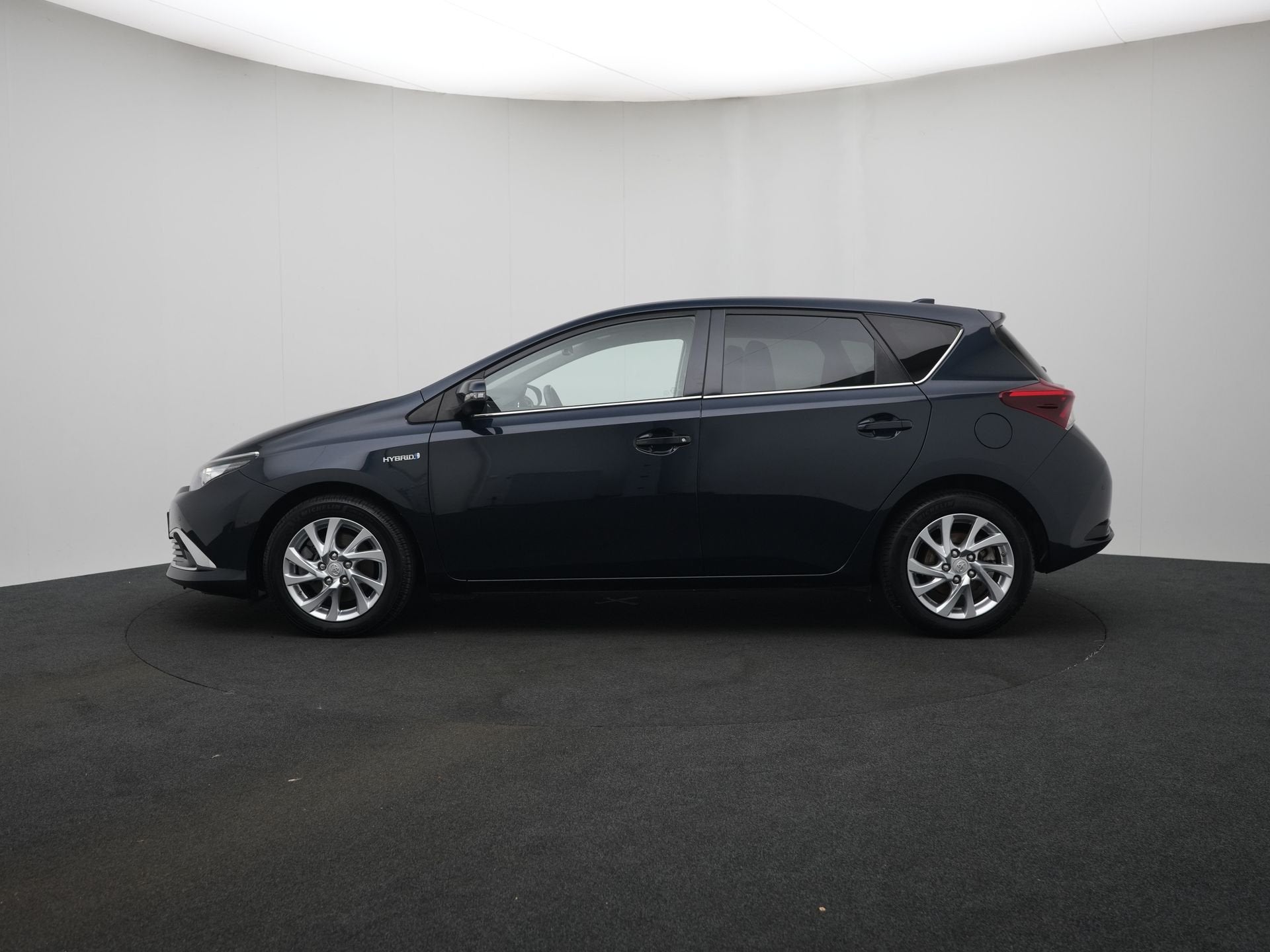 Toyota Auris 1.8 Hybrid Executive | Parkeersensoren V+A | Na, Auto's, 12 maanden, Gebruikt, 4 cilinders, Leder en Stof