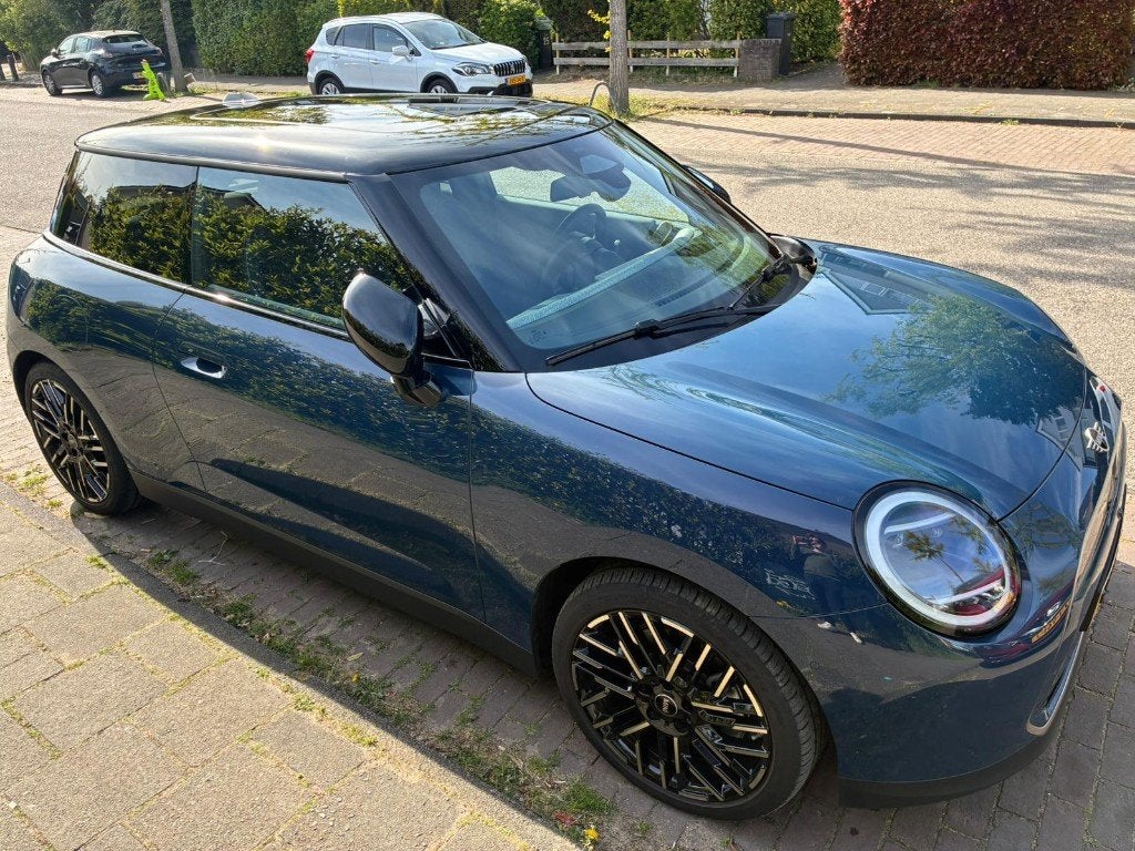 Mini Cooper E Favoured, 40,7 kWh 184pk 2025 Blauw, Auto's, Origineel Nederlands, Particulier, 184 pk, Cooper