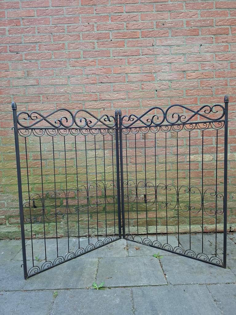 2 SMEEDIJZEREN HEKKEN  150 BREED  EN 103.5 HOOG, Tuin en Terras, Tuinhekken en Hekwerk, Ophalen of Verzenden