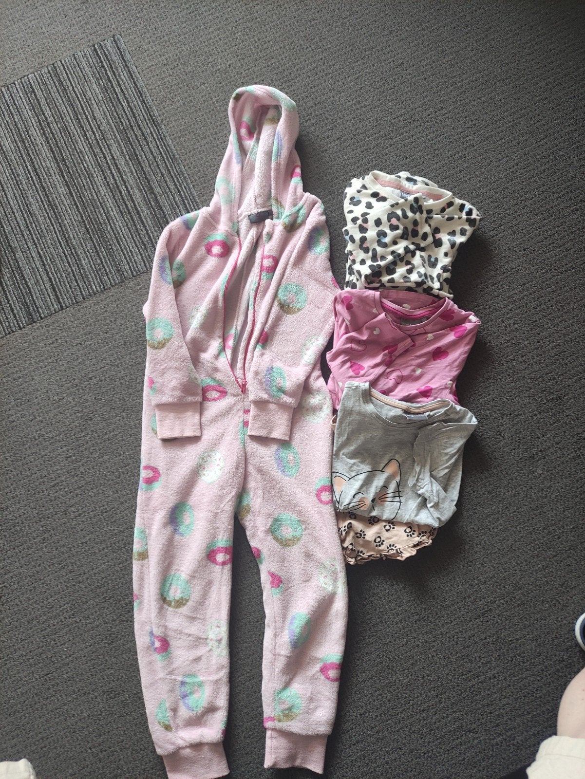 Pakket pyjama onesie, maat 134 140, meisje, Ophalen of Verzenden, Zo goed als nieuw, Meisje, Nacht- of Onderkleding