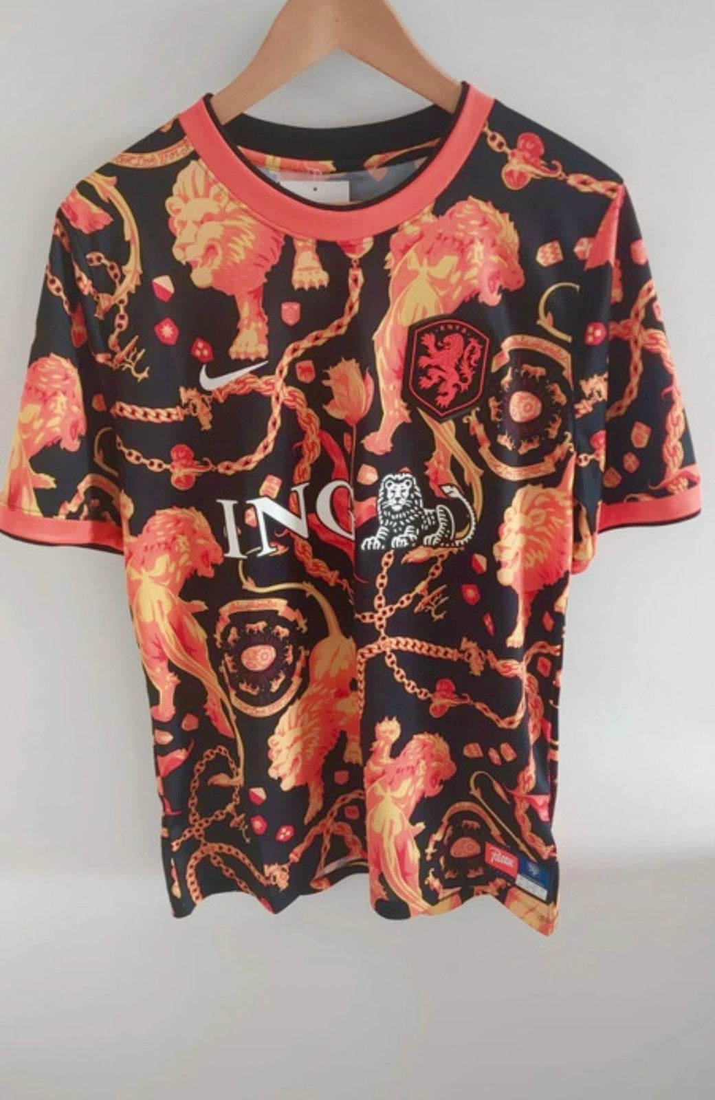 PATTA x KNVB Nederland shirt Maat M, Verzamelen, Sportartikelen en Voetbal, Ophalen of Verzenden, Zo goed als nieuw, Overige binnenlandse clubs