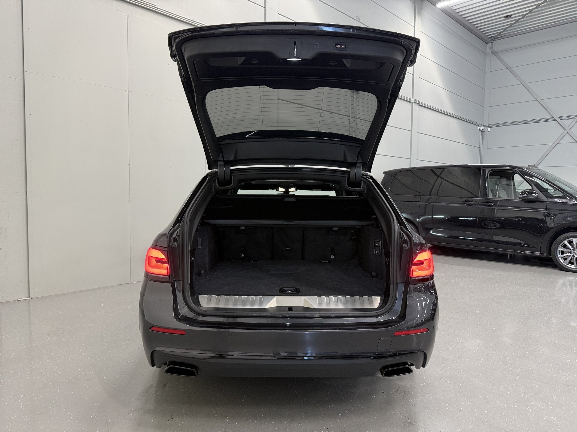 Foto 69 van BMW 5 Serie Touring 530e xDrive High exe PANO/TREKHAAK/H&K/L