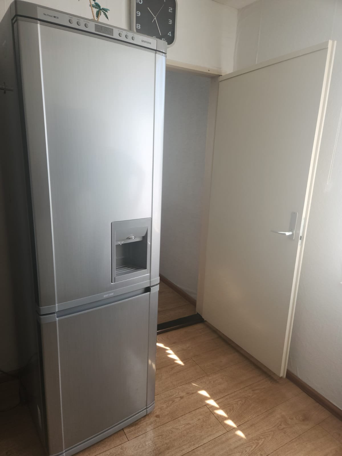 Samsung koelkast werkt uitstekend, 200 liter of meer, Ophalen, Zo goed als nieuw, 160 cm of meer
