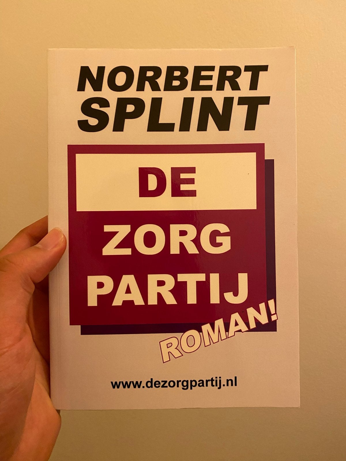 Norbert Splint - De Zorg Partij Roman, Ophalen of Verzenden, Zo goed als nieuw, Nederland