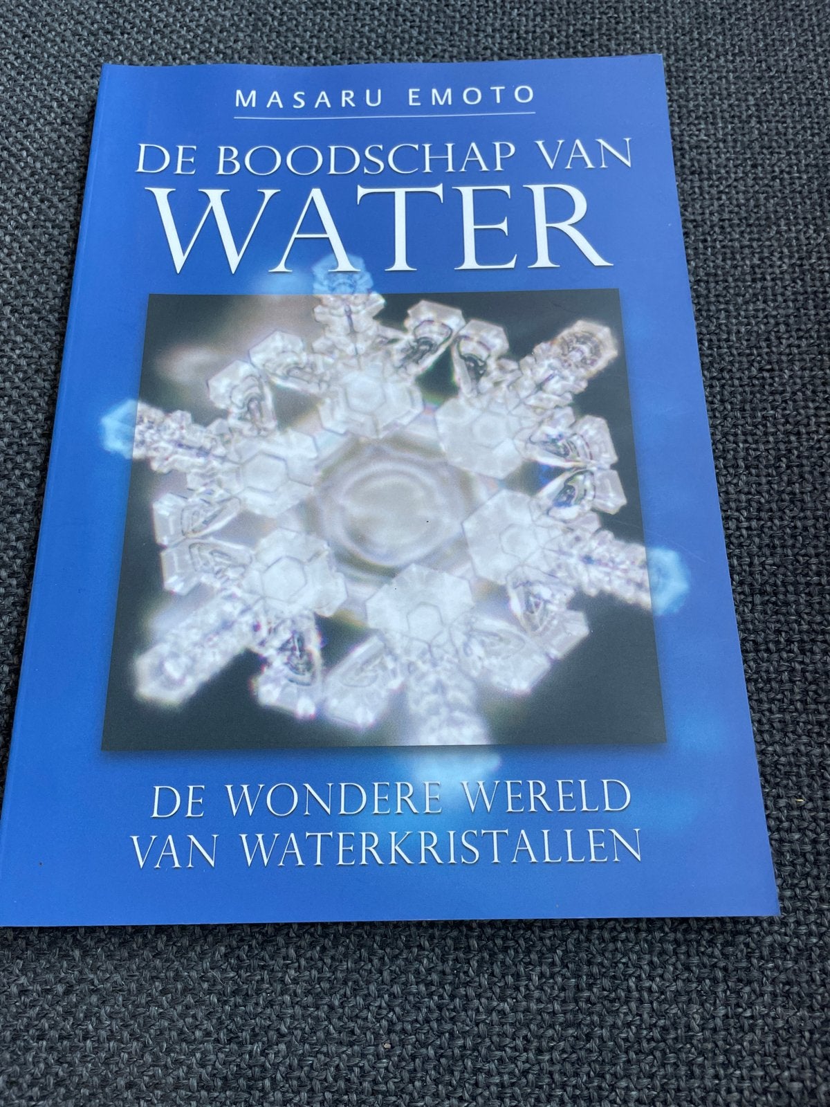 Masaru Emoto - De boodschap van water, Boeken, Achtergrond en Informatie, Masaru Emoto, Ophalen of Verzenden, Zo goed als nieuw