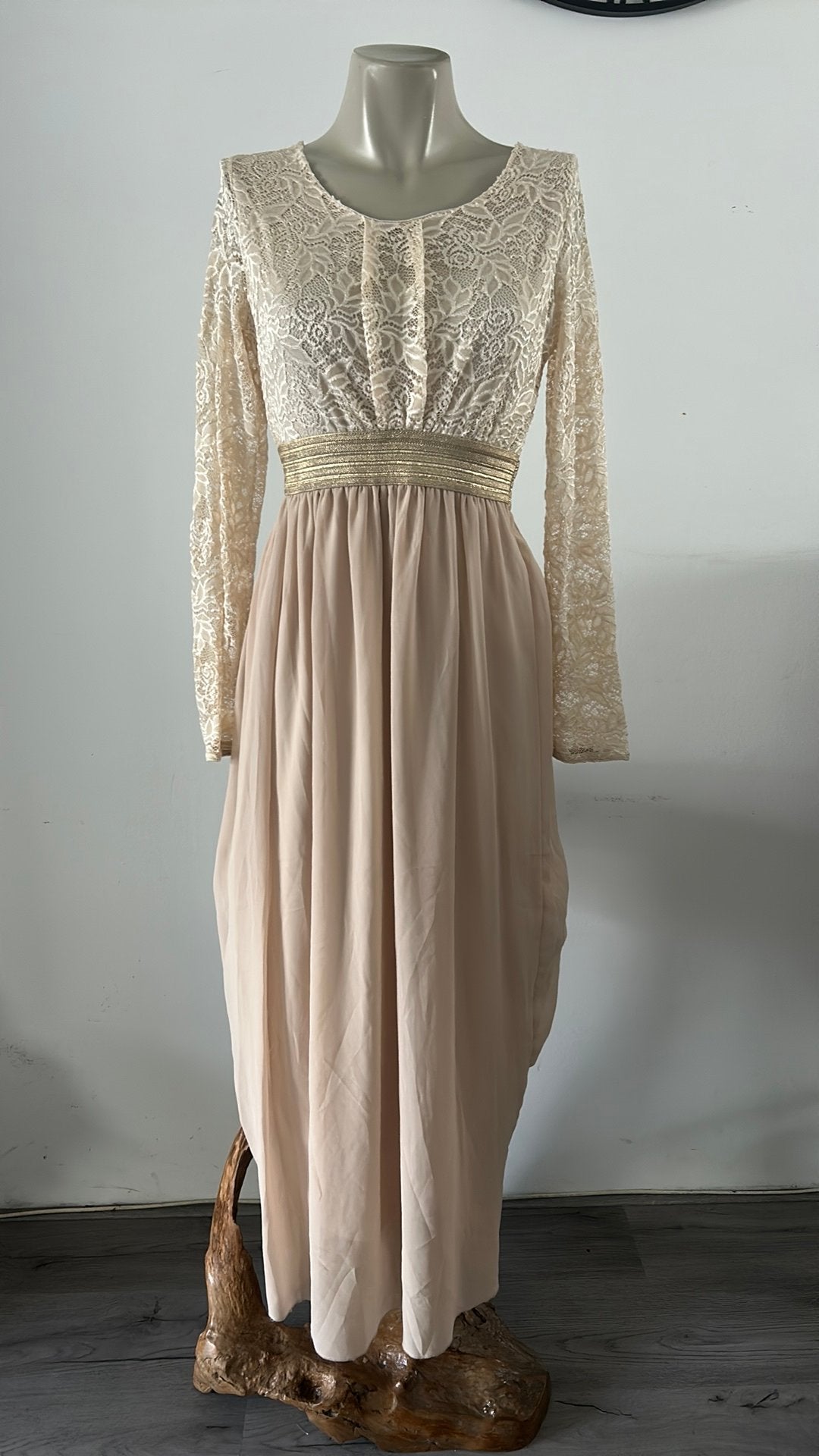 Beige maxi lange jurk S, Ophalen of Verzenden, Zo goed als nieuw, Beige, Onder de knie