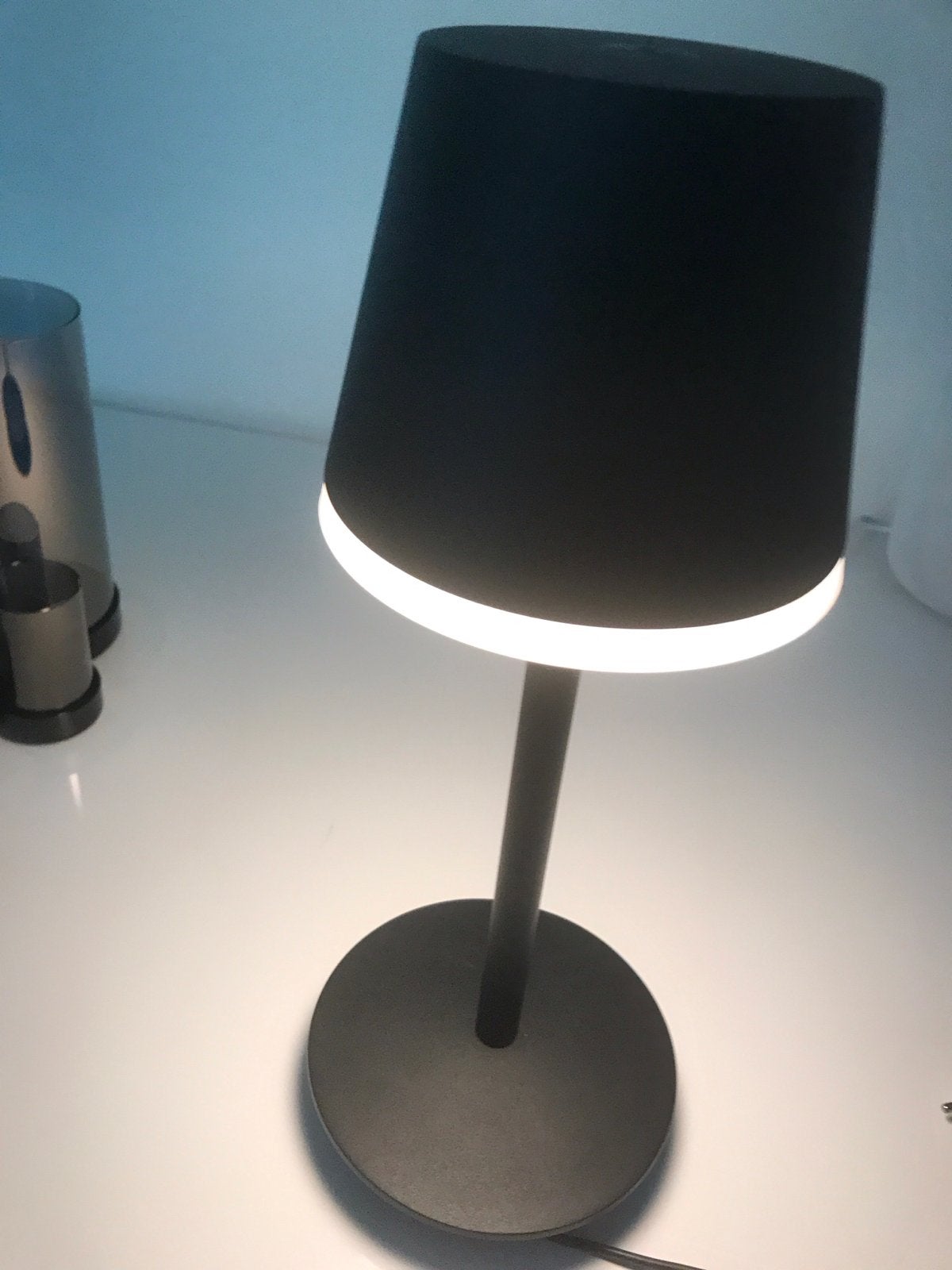 Moderne zwarte tafellamp met RGB-verlichting philips, Ophalen of Verzenden, Zo goed als nieuw, Metaal, 50 tot 75 cm
