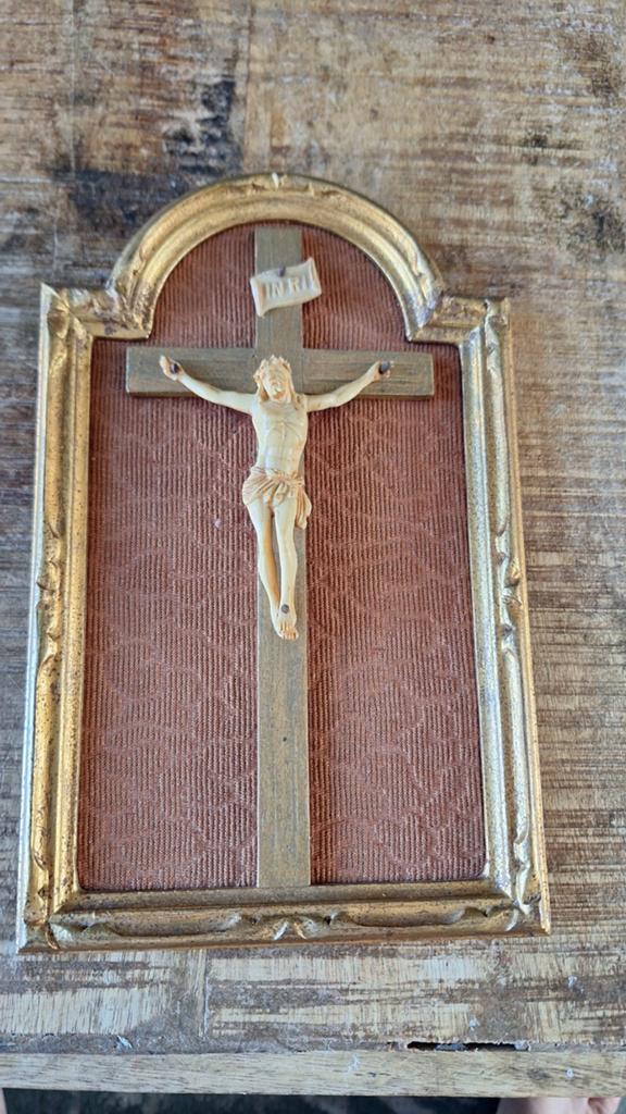 Oude kader met kruisbeeld, met celluloid corpus, Ophalen of Verzenden