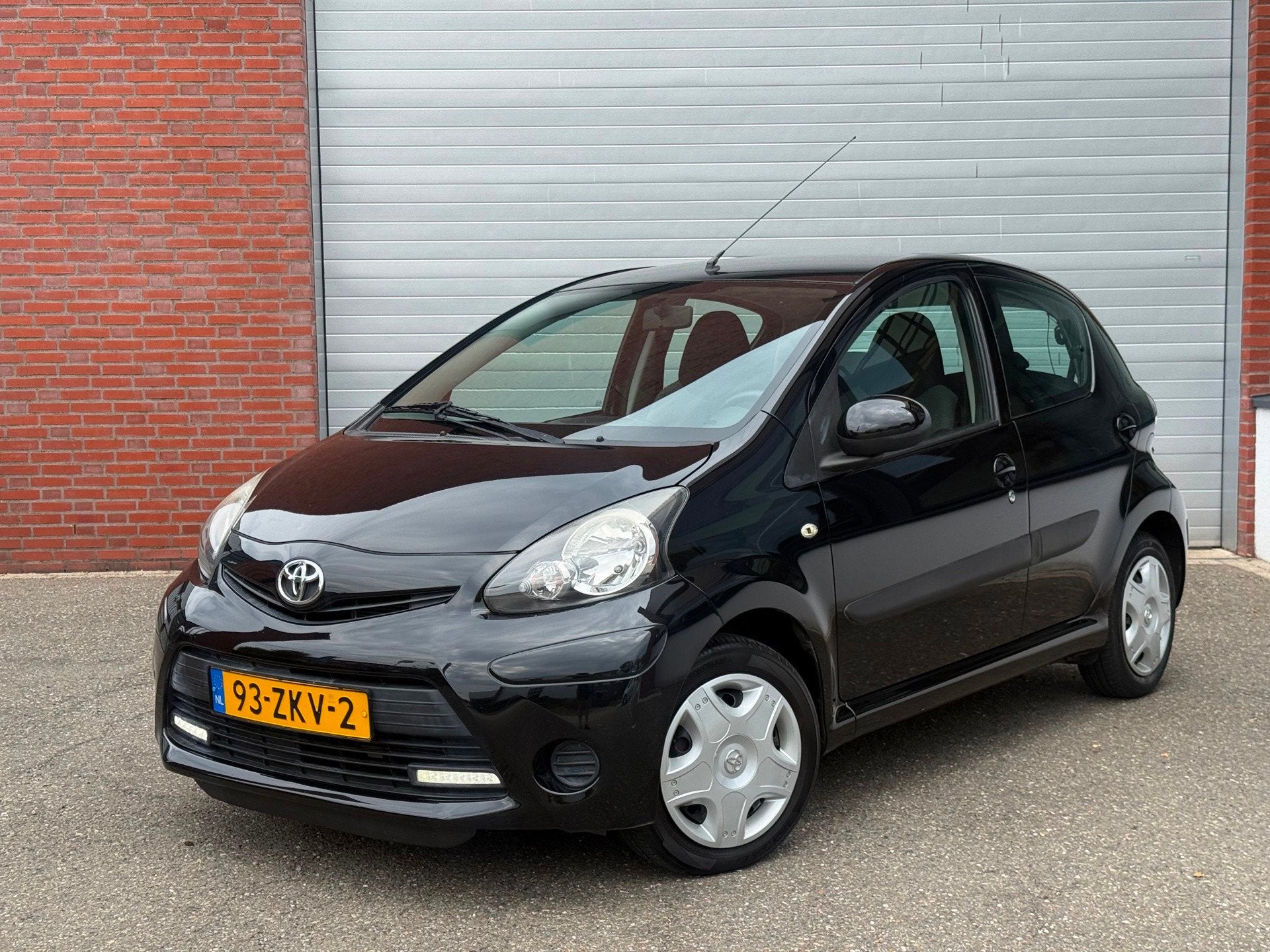 Toyota Aygo 1.0 VVT-i Aspiration | AIRCO | AUTOMAAT | NAP |, Euro 5, Stof, Zwart, 4 stoelen