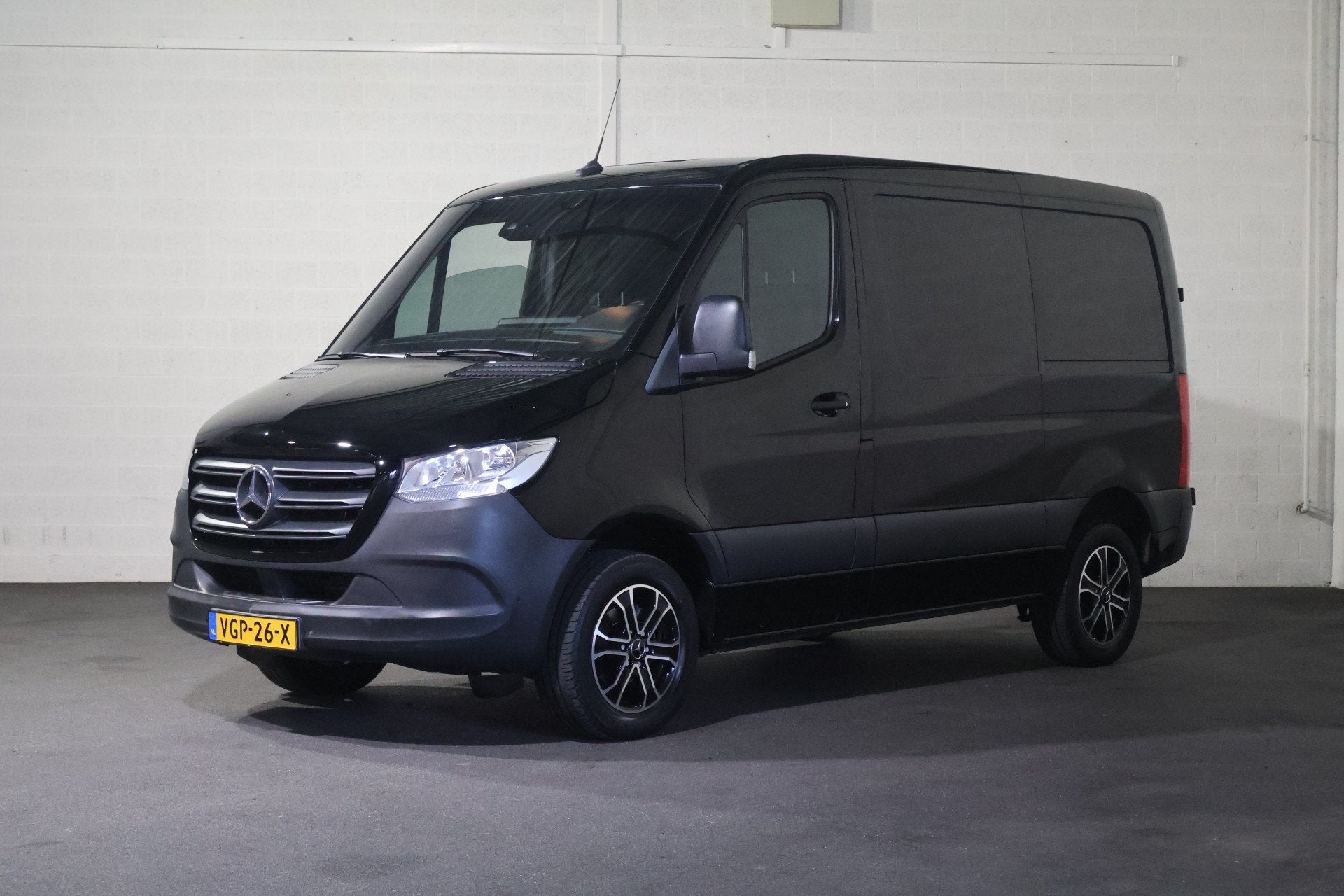 Mercedes-Benz Sprinter 316 CDI L1 H1 Automaat (bj 2020), Auto's, Gebruikt, Euro 6, 4 cilinders, Zwart