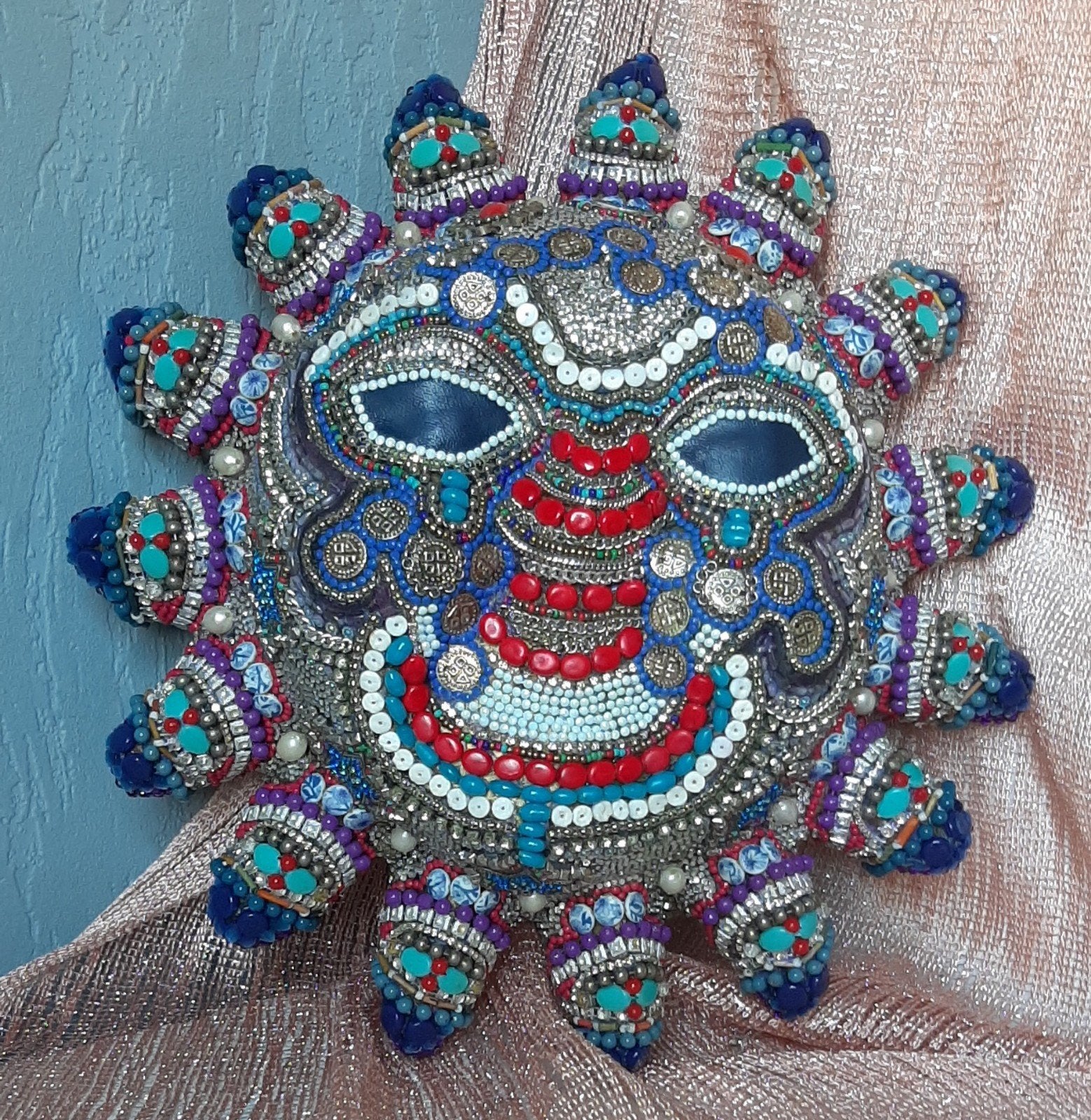 Kleurrijk versierd masker, niet-Westerse kunst, Antiek en Kunst, Handgemaakt, Masker, Meerkleurig, Overige herkomsten